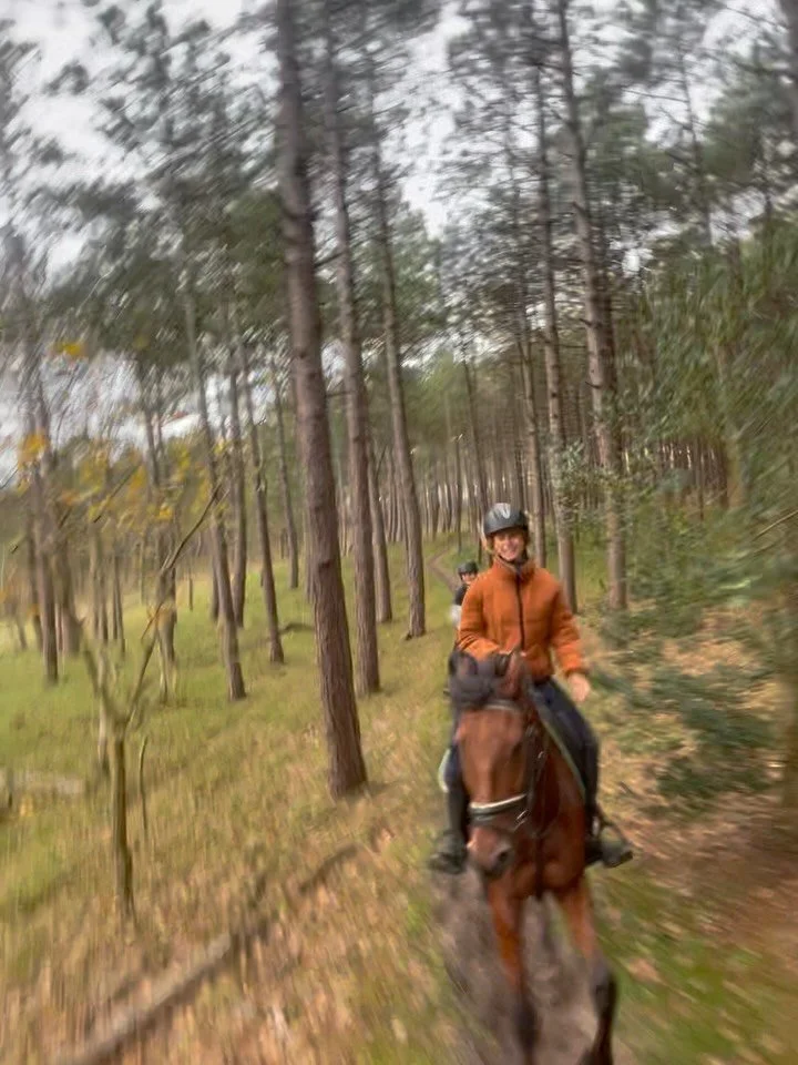 Feeling alive yeheeee 🐎 geluksmomentje: afgelopen weekend met mijn nichtje op buitenrit.