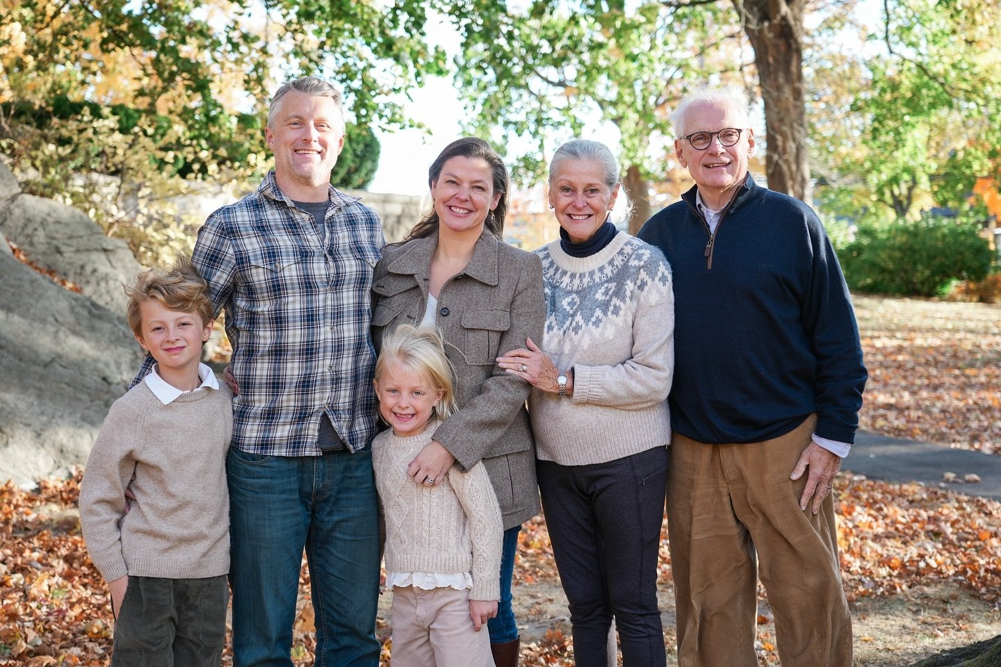 10.26.24 ~ such a joy being able to capture these colorful photos! Love when the whole family can be together :)
&bull;
&bull;
&bull;
#familyphotography #portraitphotography #sonya7iv #gilliankphotography #photography #photooftheday #ctphotographer #