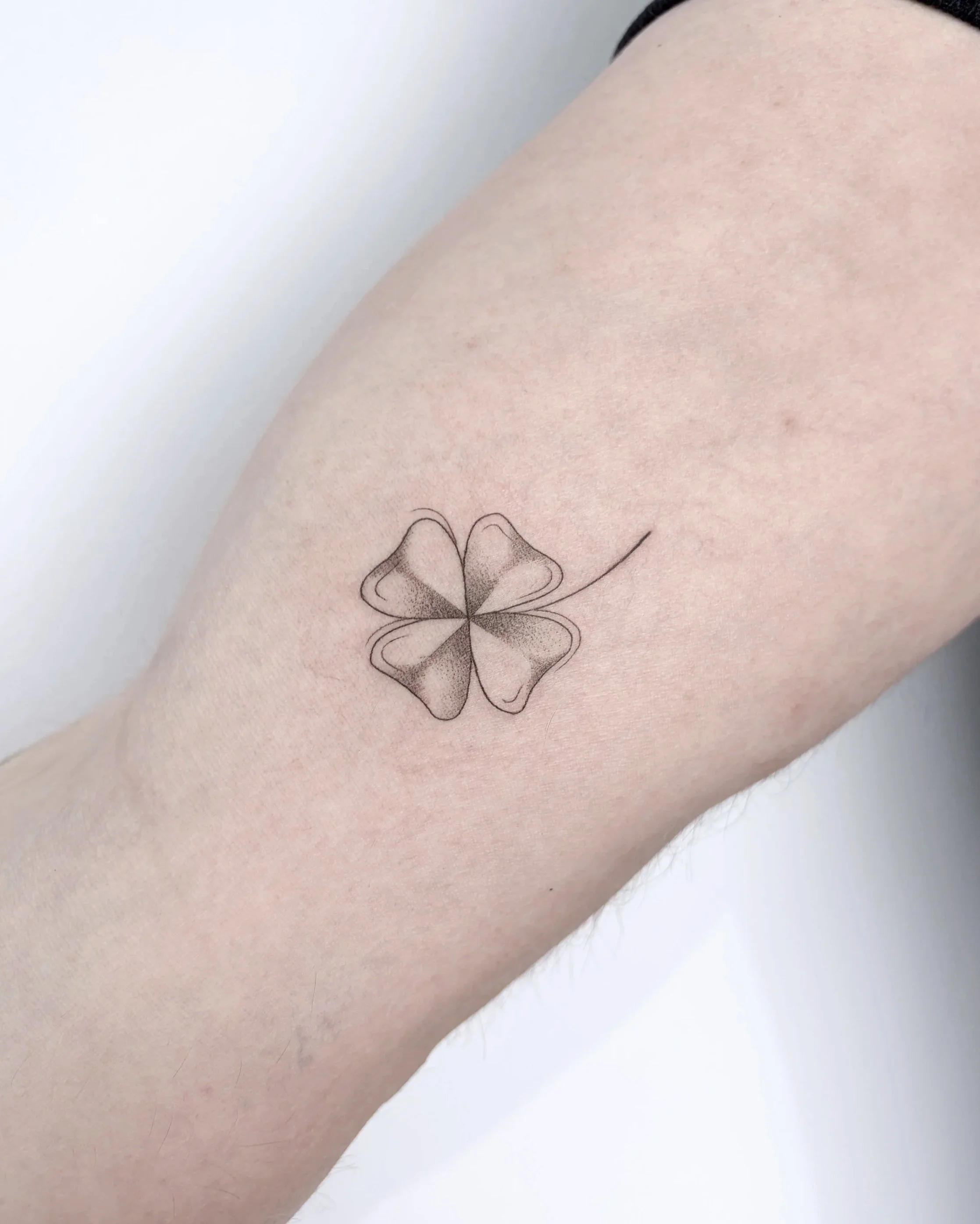 klavertje vier tattoo speels creatief 