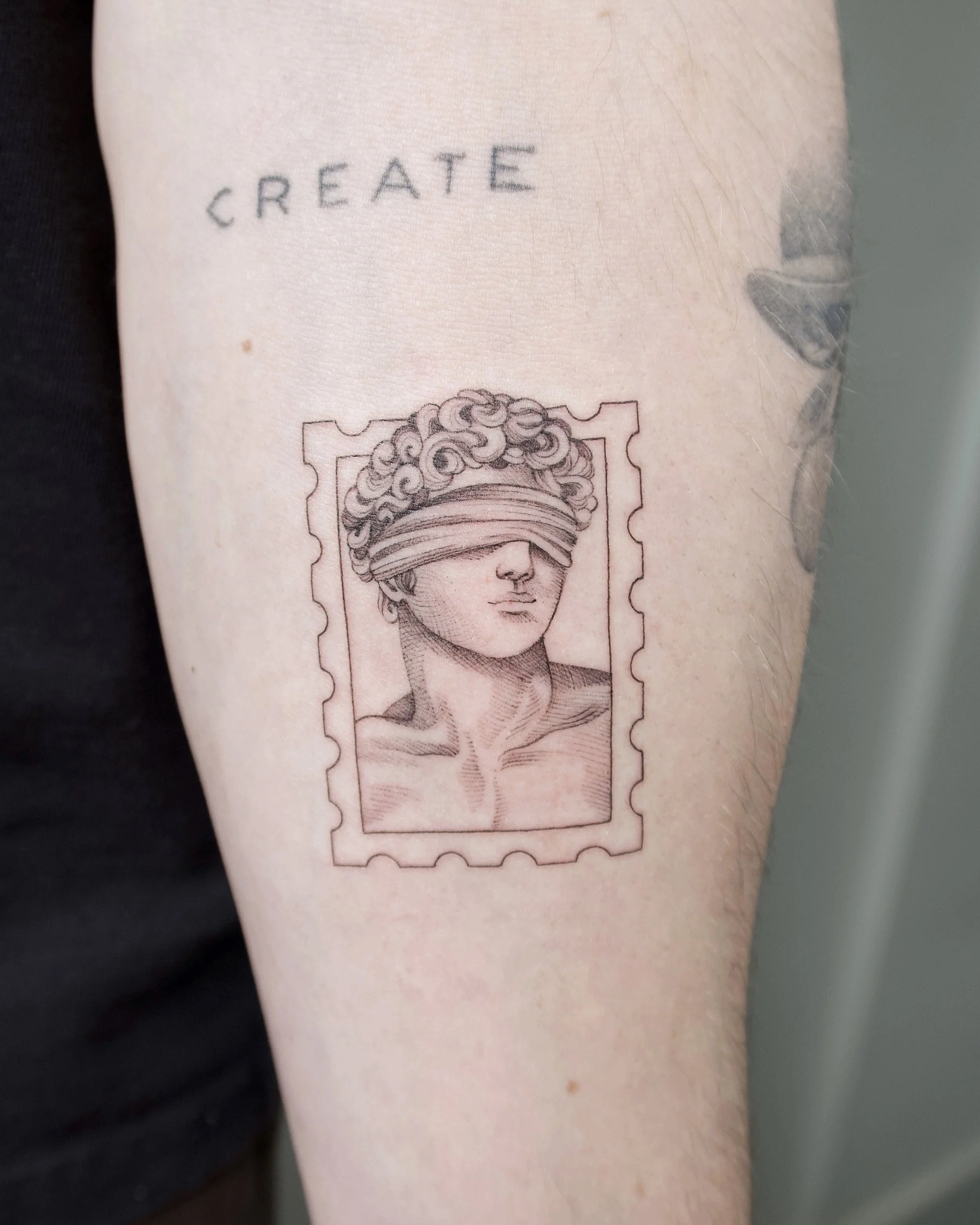 David Postzegel tattoo fineline 