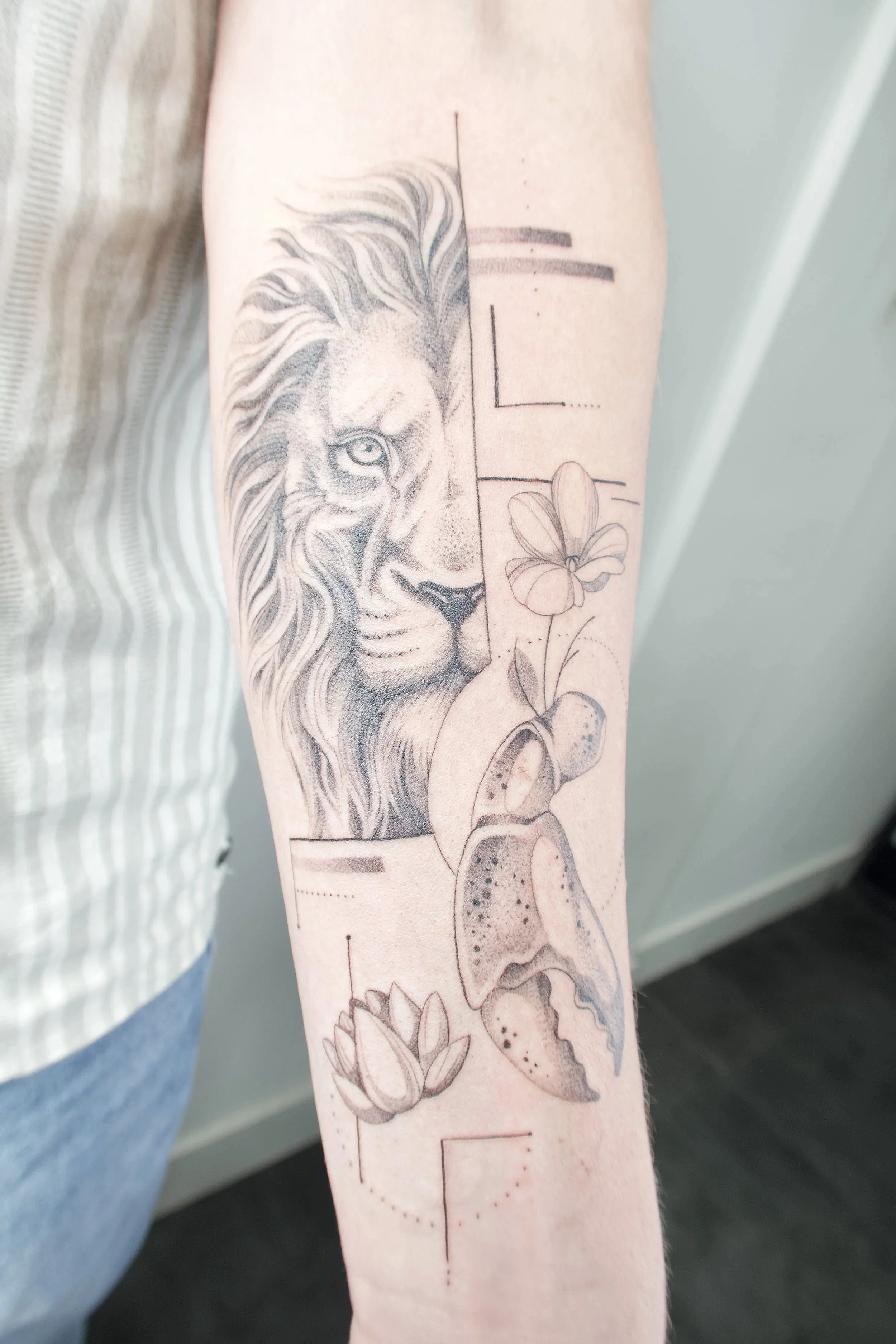 geometric fineline leeuw en schorpioen 