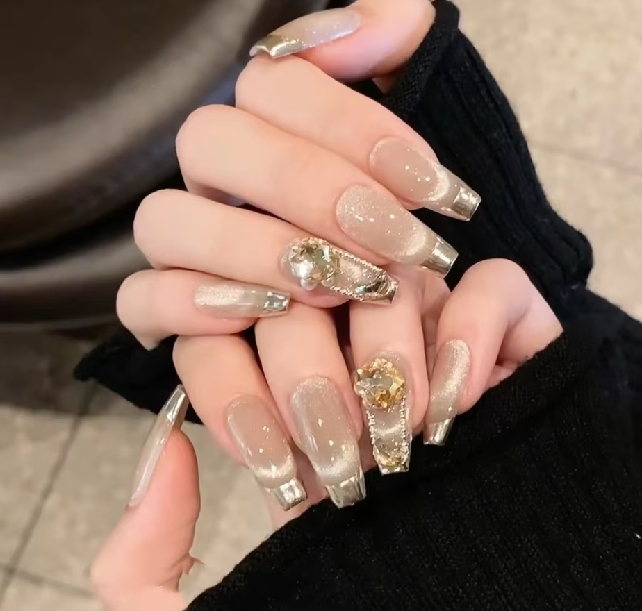 Temperament Cat Eye Champagne French Nails