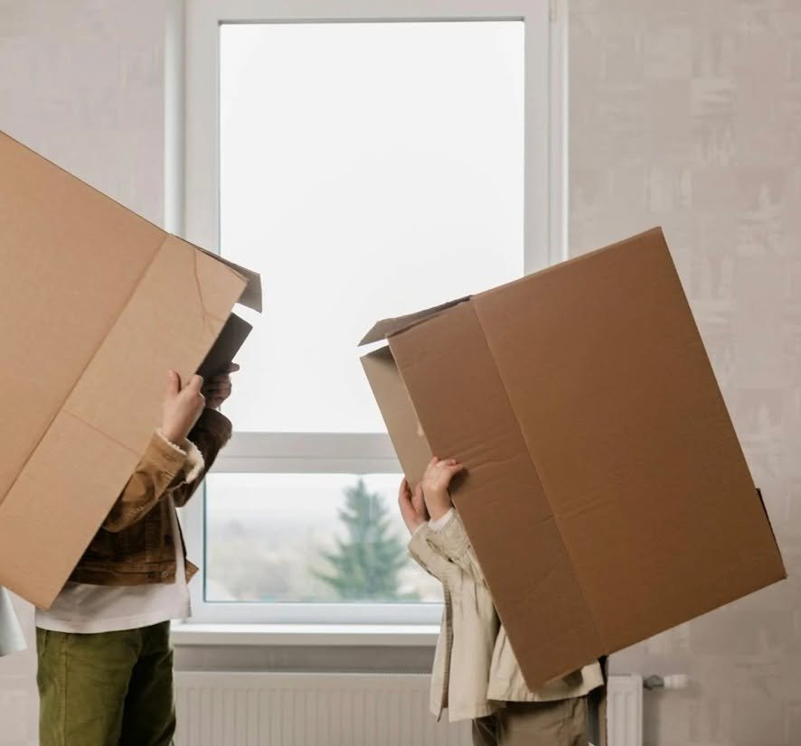 Coordination on moving day.. Oh Dear
Often travel time and work commitments wont allow for you to collect keys and let the removalist in. 
Trust Renters Partner to do this and make your move in easier. 
Check out our relocation services today