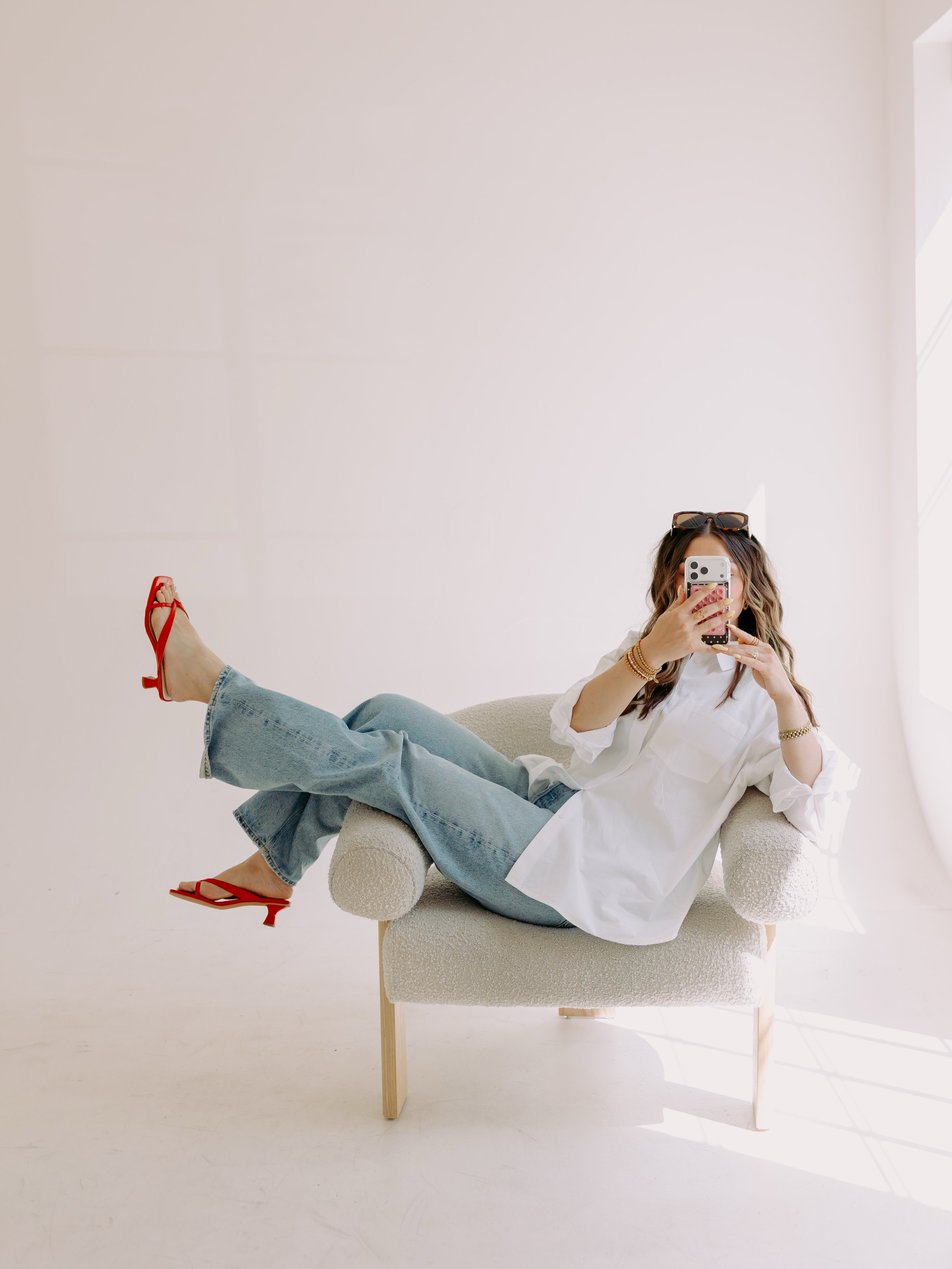 The most iconic mama there ever was🤩🎀🎞️

Had the best time working with @_oliviarand for some branding photos! Everyone go give her a follow! 

#branding #utahinfluencers #utahphotographer #utahmom #studiophotoshoot