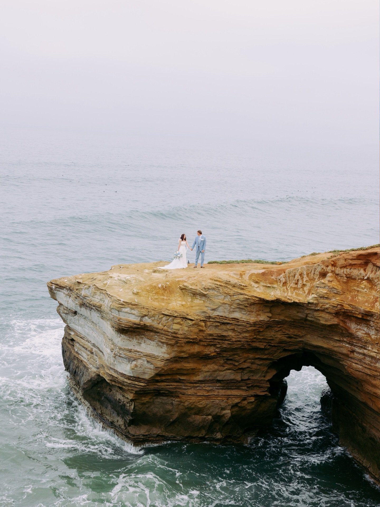 Sharlotte &amp; Brandon at Sunset Cliffs 🌅

#californiaweddingphotographer #utahweddingphotographer #sunsetcliffs #sandiegophotographer #travelweddingphotographer