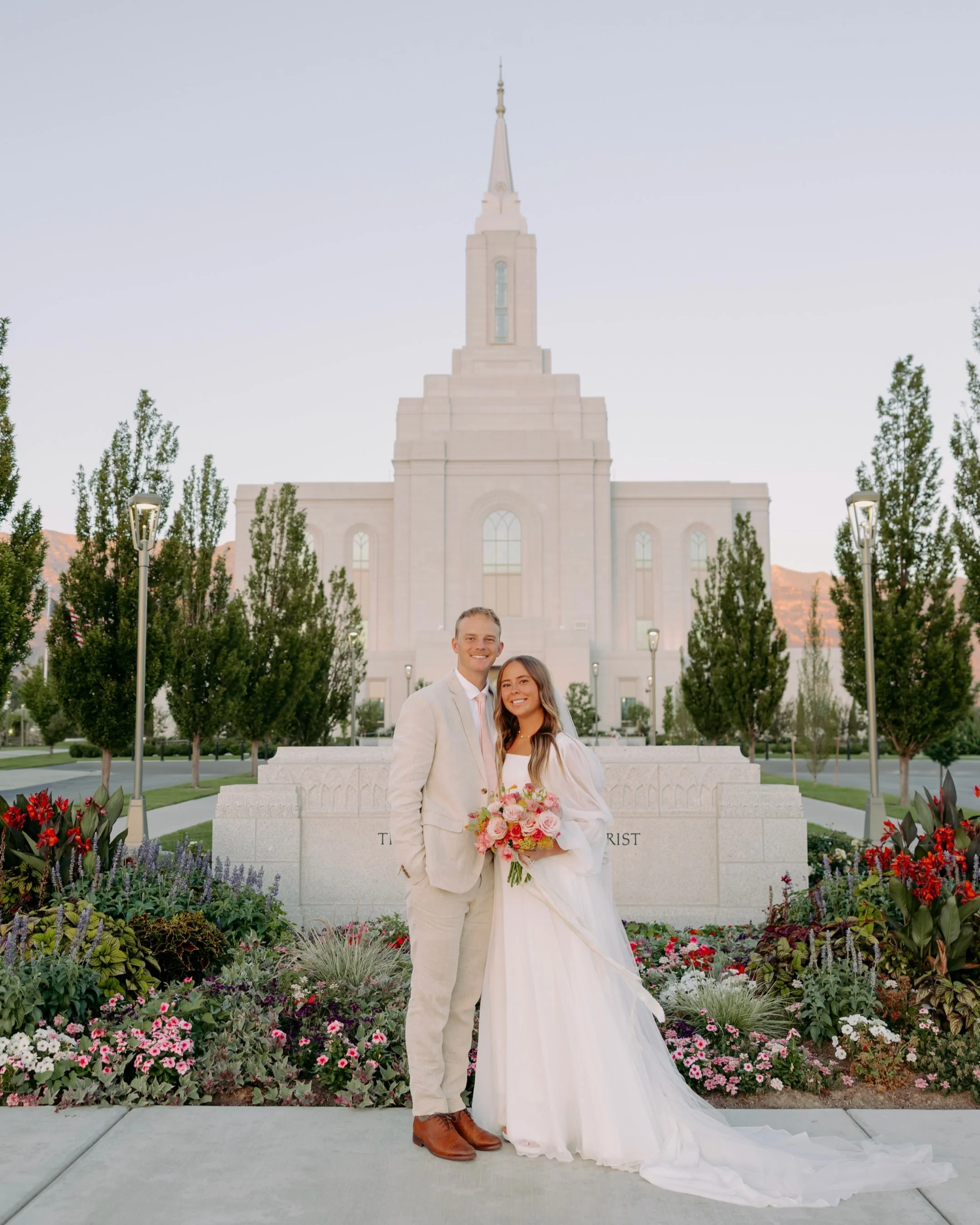 One year of marriage for Abby &amp; Riley!💍🤍

#oremutahtemplewedding #oremutahtemple #utahphotographer #utahweddingphotographer #utahweddingphotography