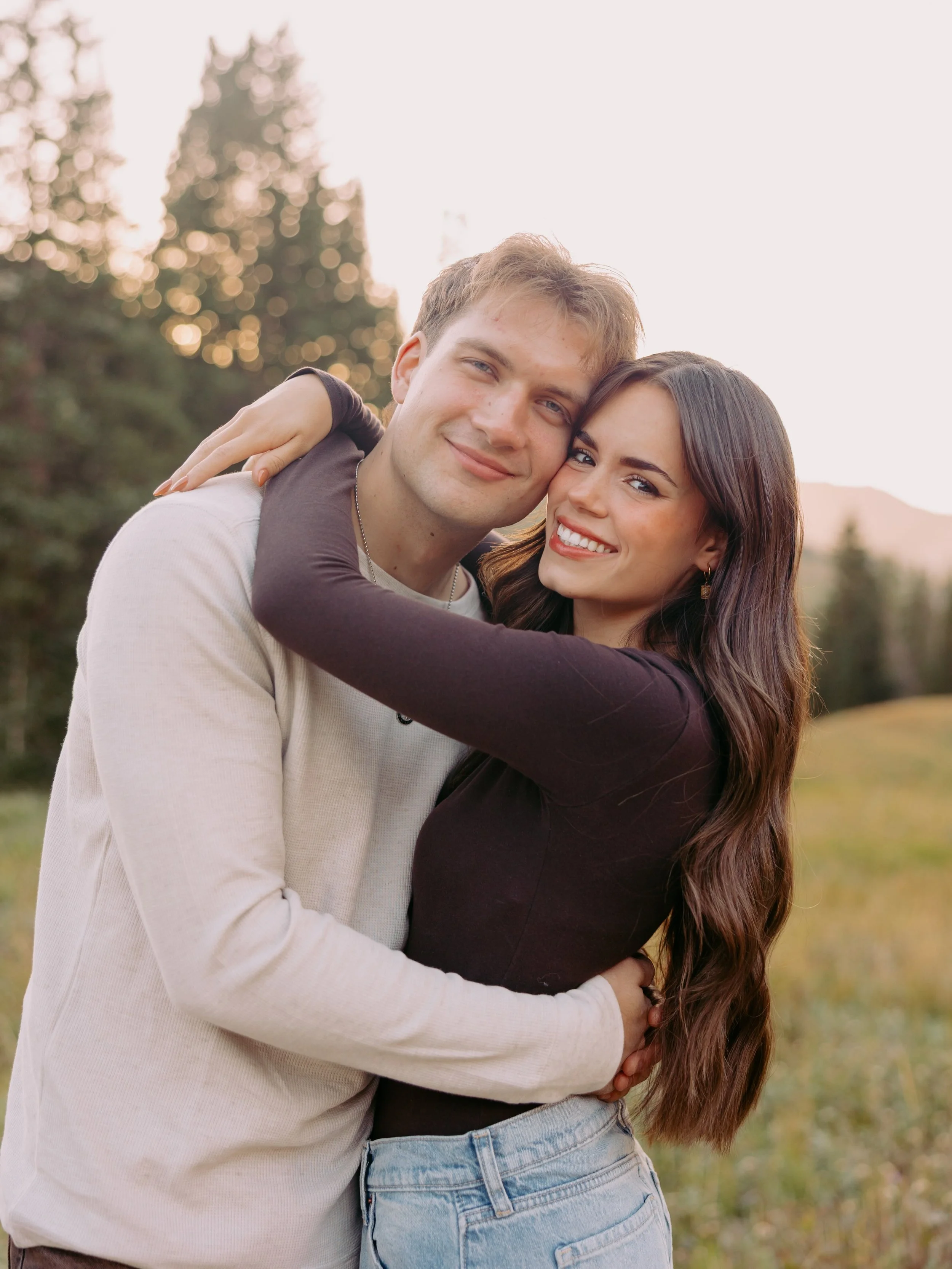 Claudia &amp; Brycen in the mountians💍🤎

#utahengagementphotographer #utahphotographer #utahmountains #utahsummerengagements #engagementoutfitideas