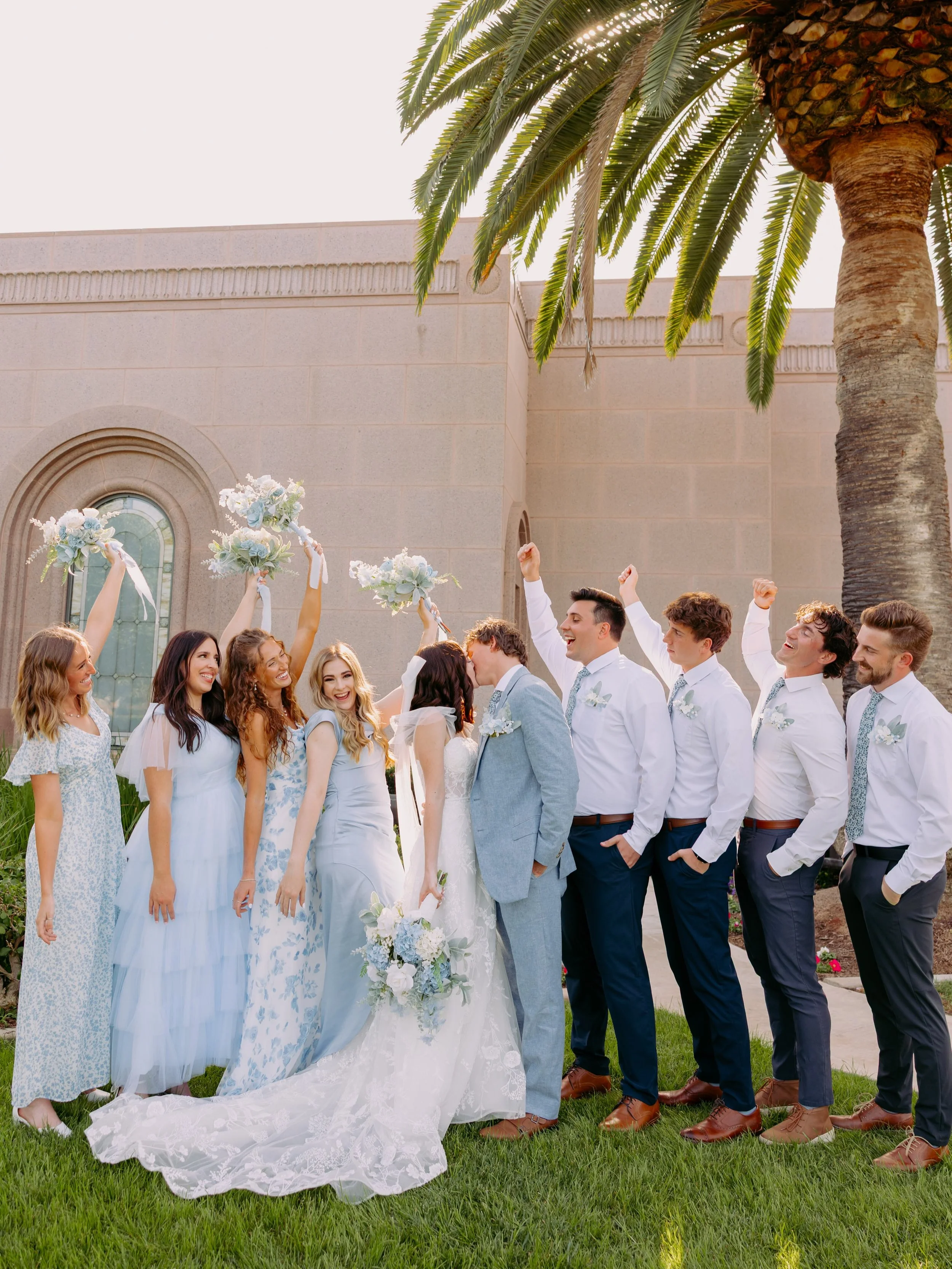 This beautiful bridal party from spring needed a permanent spot on my feed🩵🦋

#californiaweddingphotographer #newportbeachtemple #utahphotographer #bridalpartygoals #utahtravelphotographer