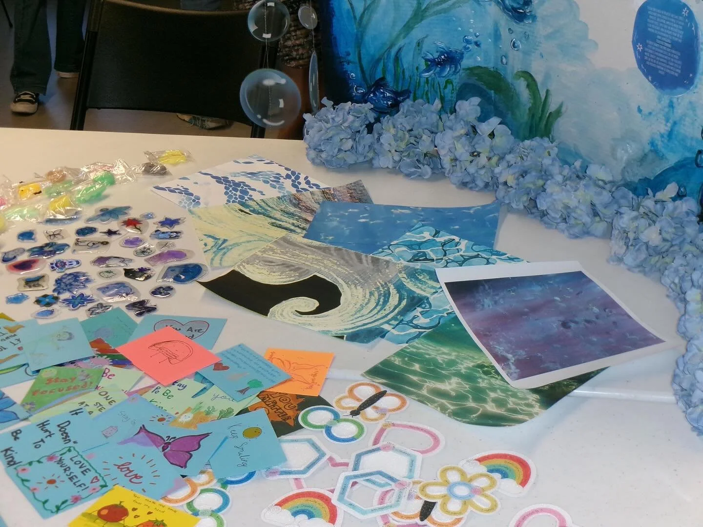 Where Worlds Collide, the HCHS Wellness Club, and The Art of Living Foundation had a blast presenting and leading educational activities for youth at TeensDay SA! Together, we gave away handmade trinkets and charms, facilitated shrink-a-dink making &