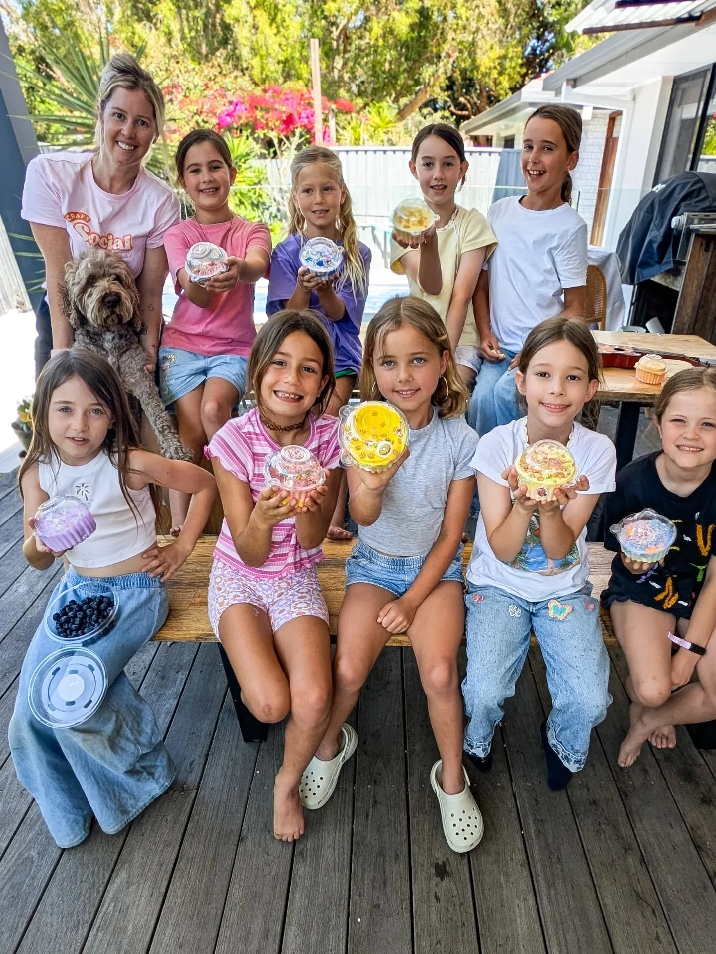 SLIME! 10 girlies, 30 slimes made to take home&hellip;  Contained chaos at its finest - think giggles, glitter and goo everywhere. A whole lot of lols and some seriously happy little scientists! 
.
.
.
#byronbay #slime #schoolholidays #holidayfun #di