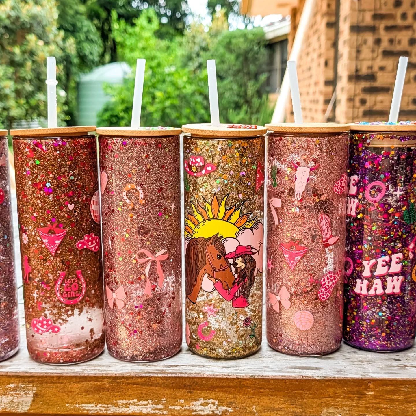 Willow turned 10 and we went full cowgirl disco!
The girls designed their own glitter drink bottles, crafted in the sunshine, music playing, chats flowing - the ultimate birthday crafternoon!
Swipe to see their creations sparkle ✨ Thanks for having u