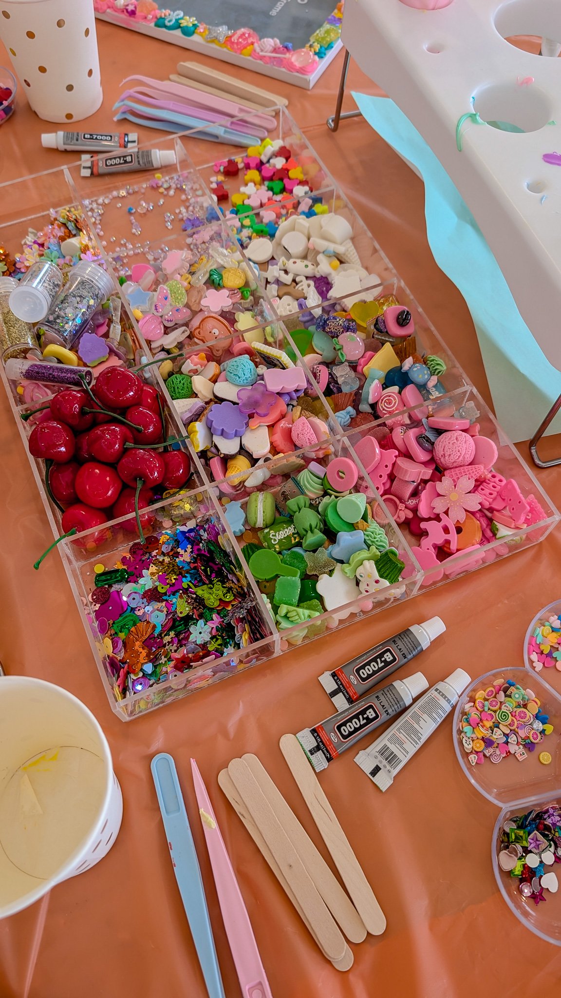 decoden cream glue craft social_20250821_235717188.jpg