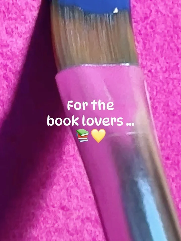 A little Christmas treat for the book lovers 📚💛 I&rsquo;m opening 5 commission spots inspired by your favourite stories, reading moments, or book club memories. Available in postcard, A5 or A4 &mdash; and the A5/A4 include a digital file so you can