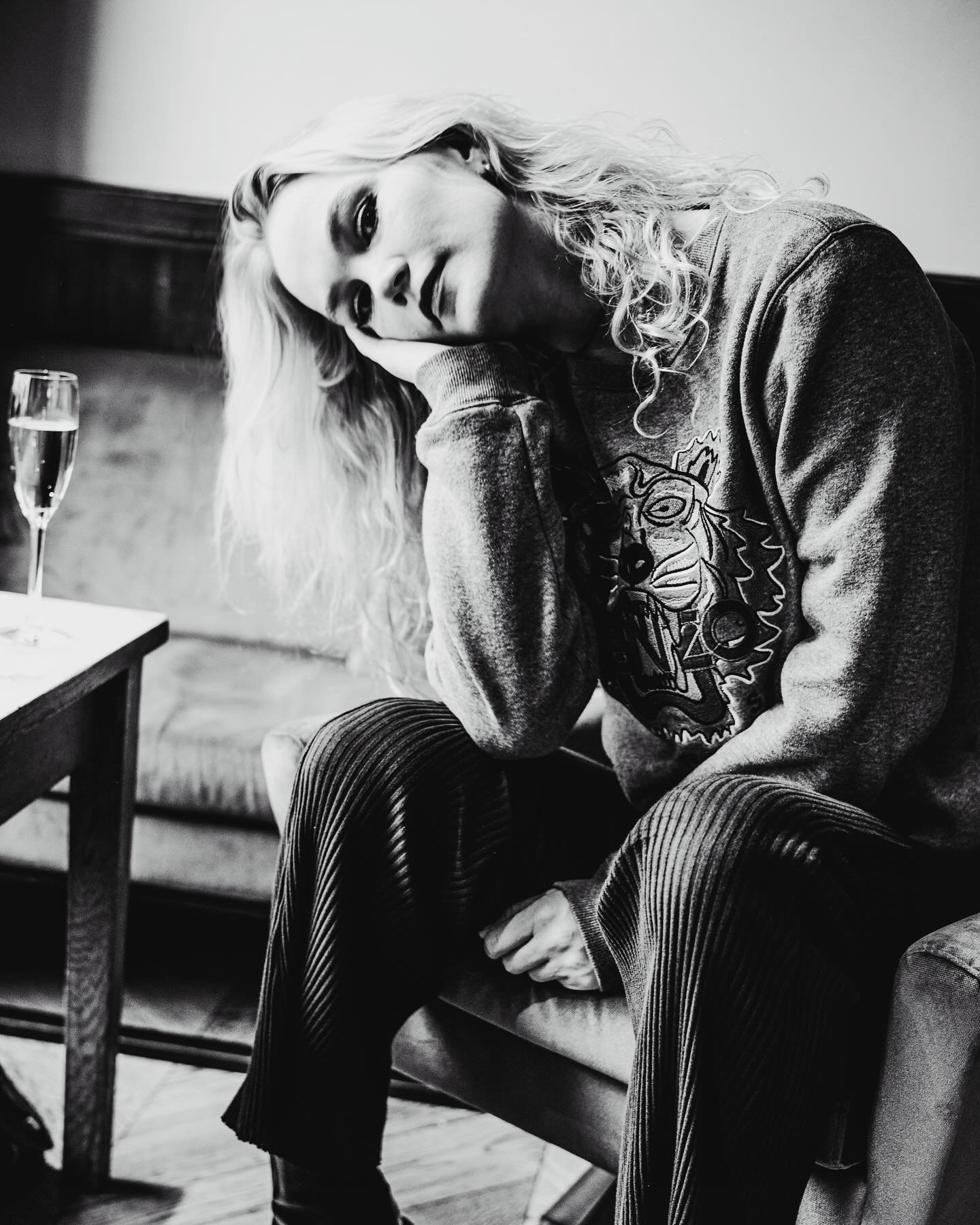 Rock &lsquo;n&rsquo; Roll! Channeling inner rockstar with an Icelandic edge. 🖤⚡️ #RockNRoll #IcelandicVibes #EdgyStyle #editorial