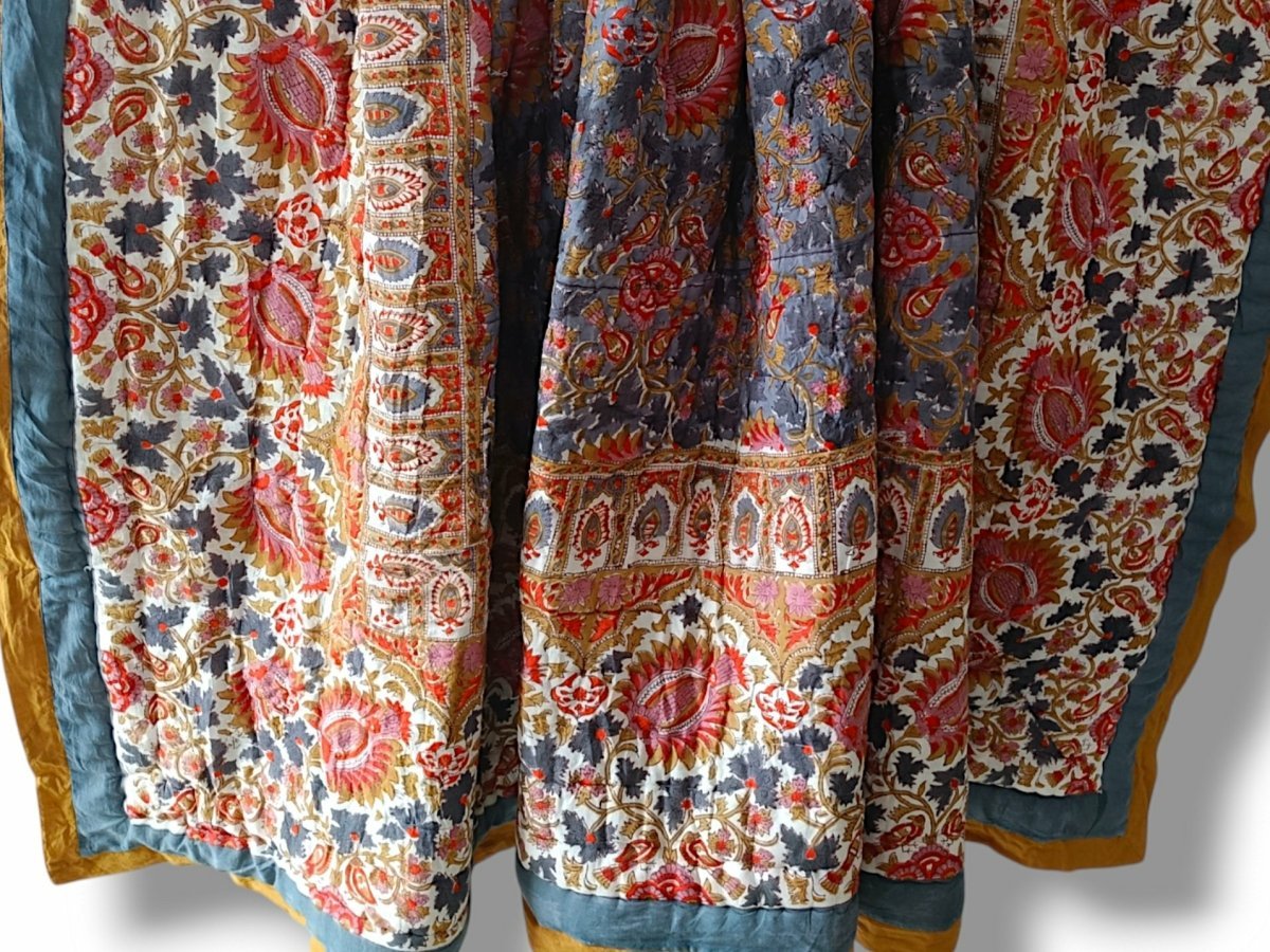 Paradise Bird Gold Quilt - Handmaids Global Collection