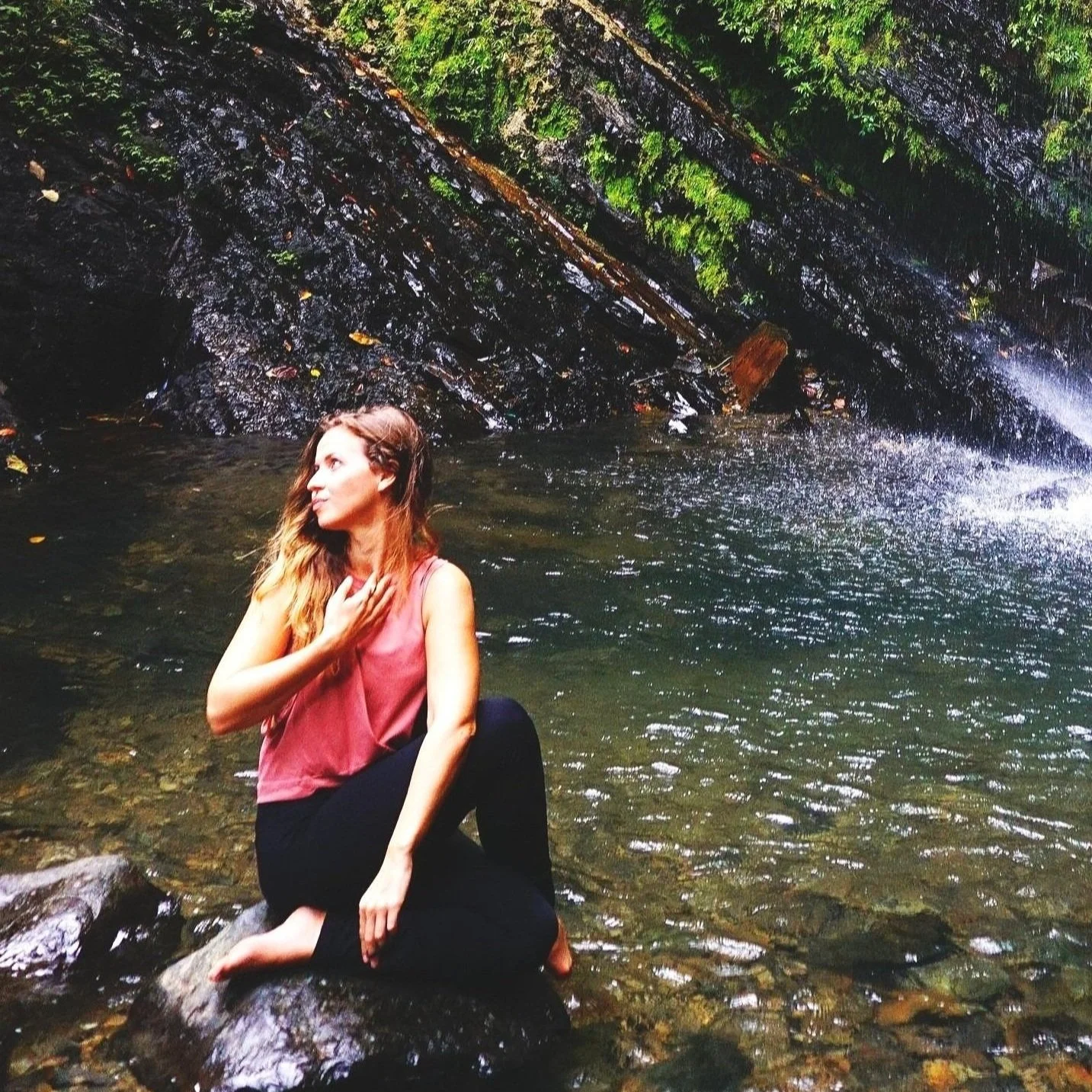 How to Safely Stretch Natural Hair Heat-Free