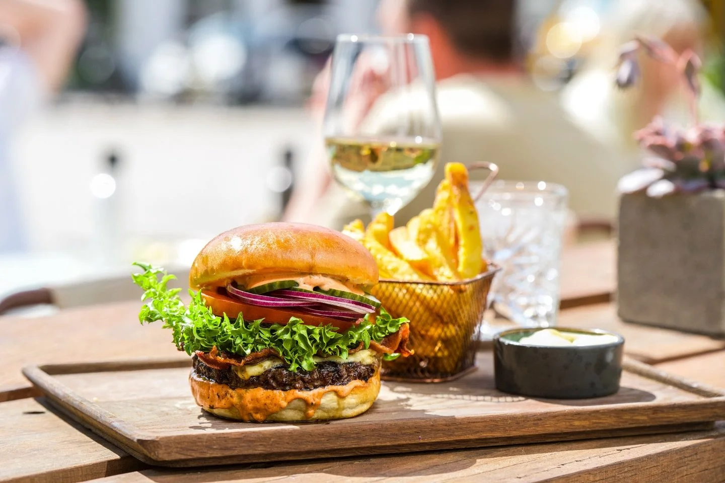 🍔 UGE 2 &middot; FROKOST TILBUD HOS NYTORV 11

I uge 2 har vi sammensat en frokostfavorit til en ekstra god pris! 

1 valgfri frokostburger Inkl. 1 stor sodavand eller fad&oslash;l (Carlsberg eller Classic) KUN 199,-

📌 Skal bestilles p&aring; forh