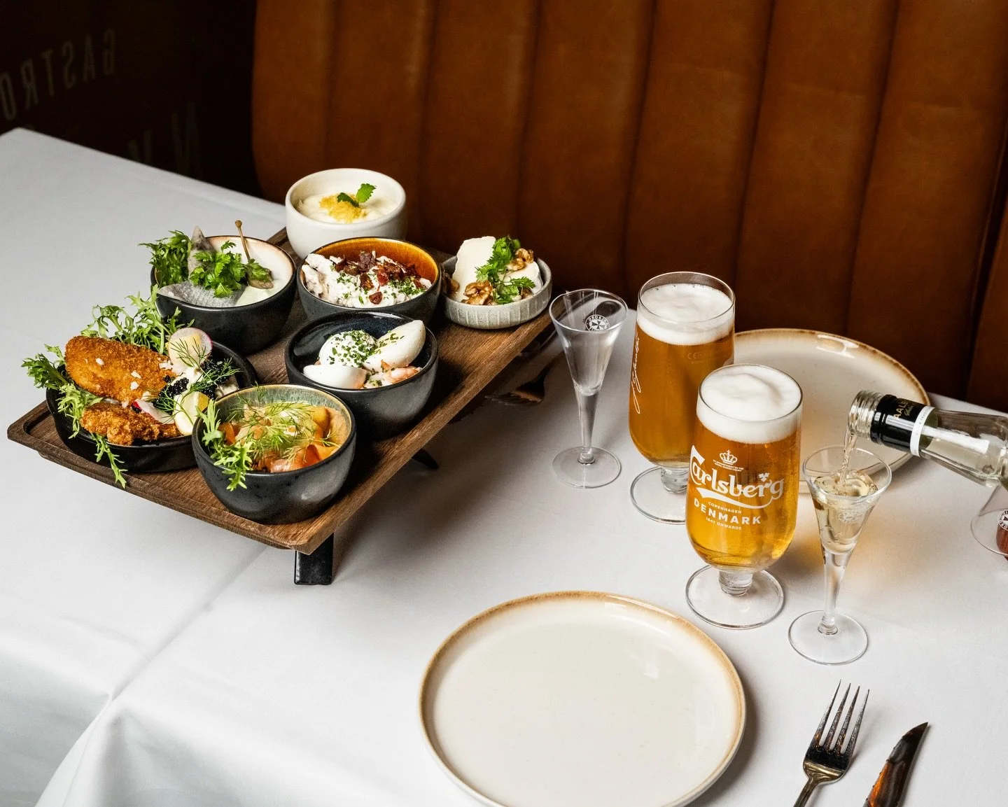 🐣 P&aring;sken p&aring; Nytorv 11
26. Marts - 6. April 🐣

N&aring;r for&aring;rssolen rammer brostenene p&aring; Nytorv, betyder det kun &eacute;n ting, p&aring;skehyggen er p&aring; vej!

Hos Nytorv 11 d&aelig;kker vi op til hyggelige p&aring;sked