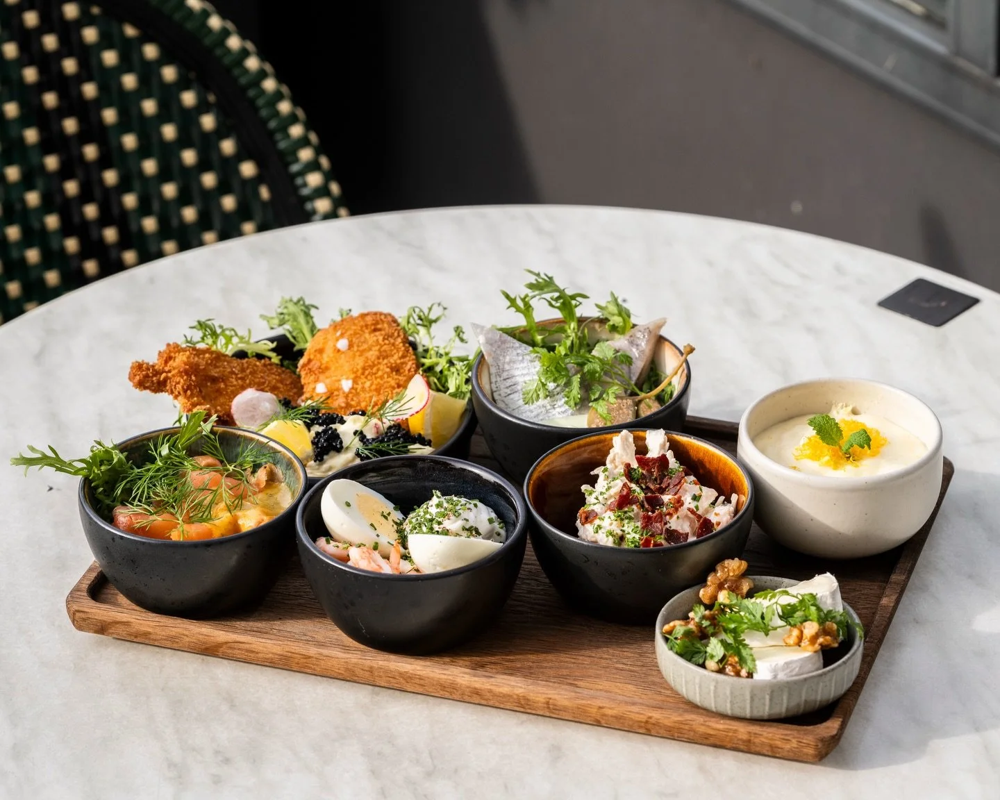 🐣 P&aring;sken p&aring; Nytorv 11
26. Marts - 6. April 🐣

N&aring;r for&aring;rssolen rammer brostenene p&aring; Nytorv, betyder det kun &eacute;n ting, p&aring;skehyggen er p&aring; vej!

Hos Nytorv 11 d&aelig;kker vi op til hyggelige p&aring;sked