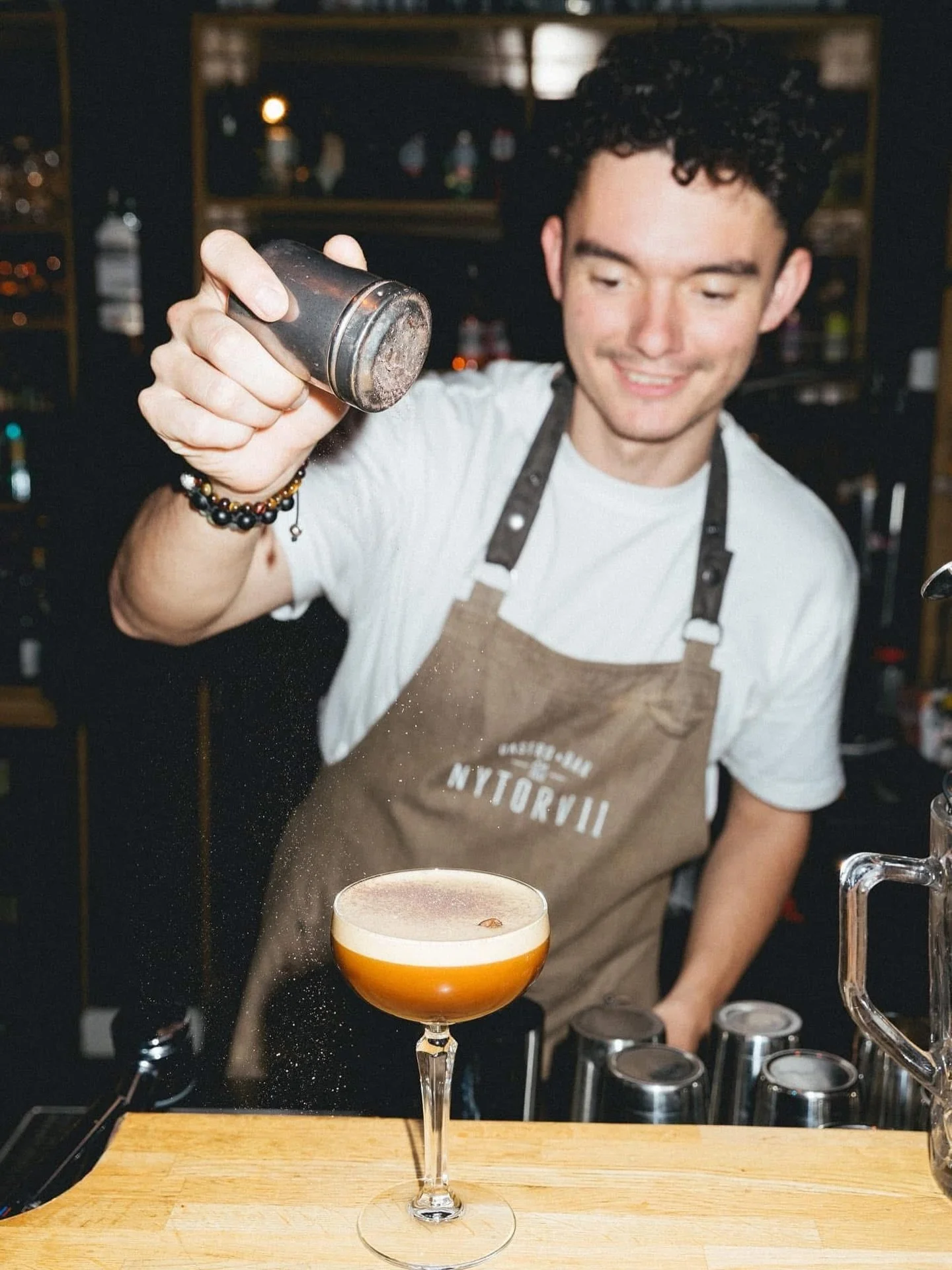 Onsdag og i morgen er det Sk&aelig;rtorsdag ✨

Det betyder &eacute;n ting: fri i morgen&hellip; og den skal selvf&oslash;lgelig nydes allerede i aften 🥂

Kom forbi Nytorv 11 i dag og start p&aring;sken p&aring; den helt rigtige m&aring;de, med en l&