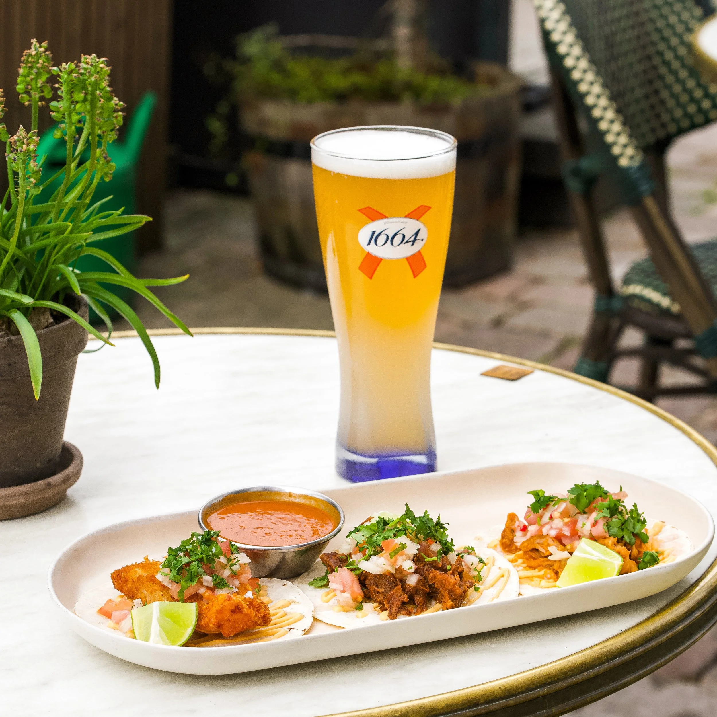 Frokostnyhed p&aring; Nytorv 11

Sig hej til vores helt nye Taco Combo 👇

3 friske tacos, med kylling, okse og spr&oslash;d fisk 🌮🌮🌮sammensat s&aring; du f&aring;r den perfekte balance mellem smag, friskhed og m&aelig;thed.

Det her er ikke bare 