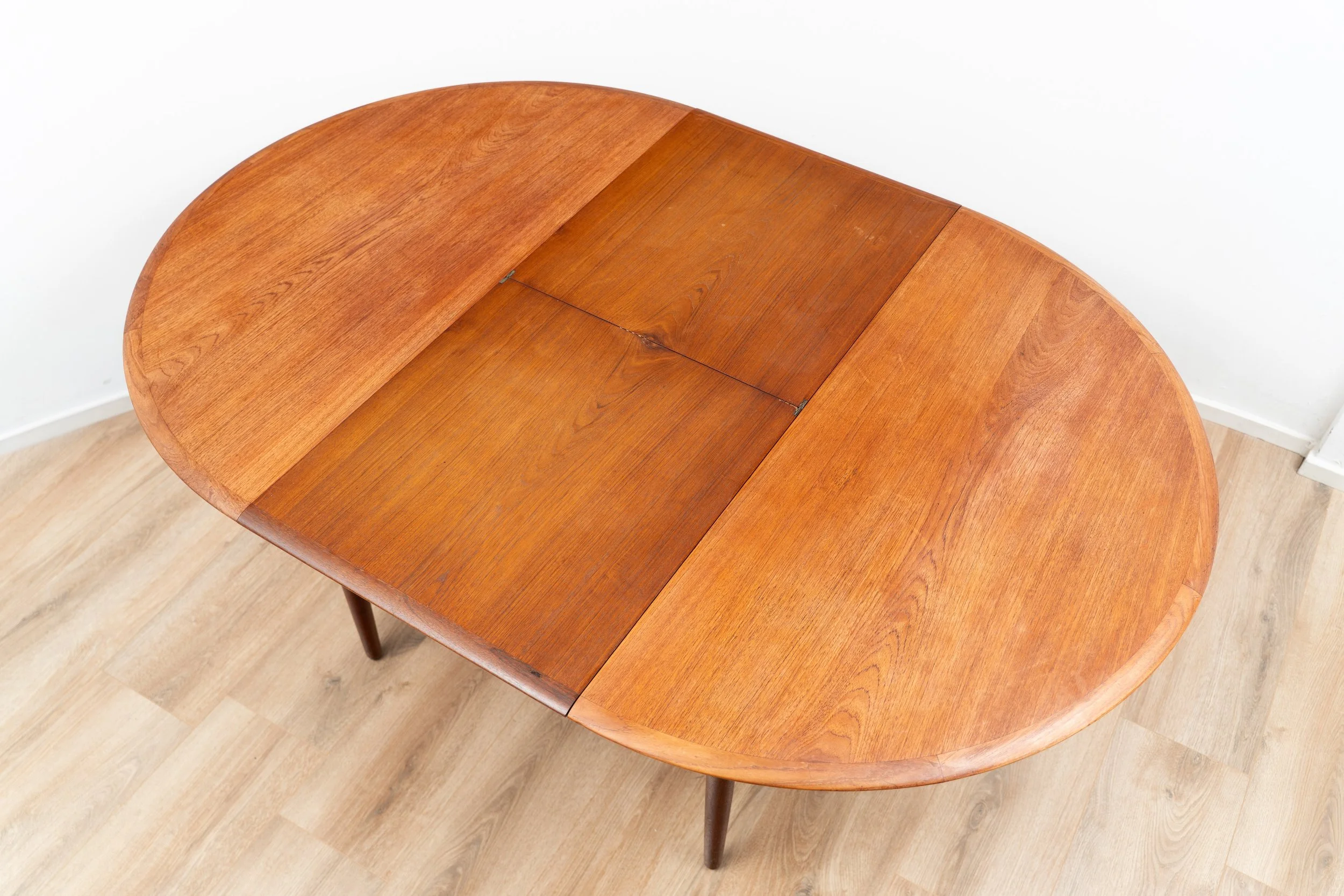 Dining Table & Chairs by Hans Wegner (12 of 15).JPG