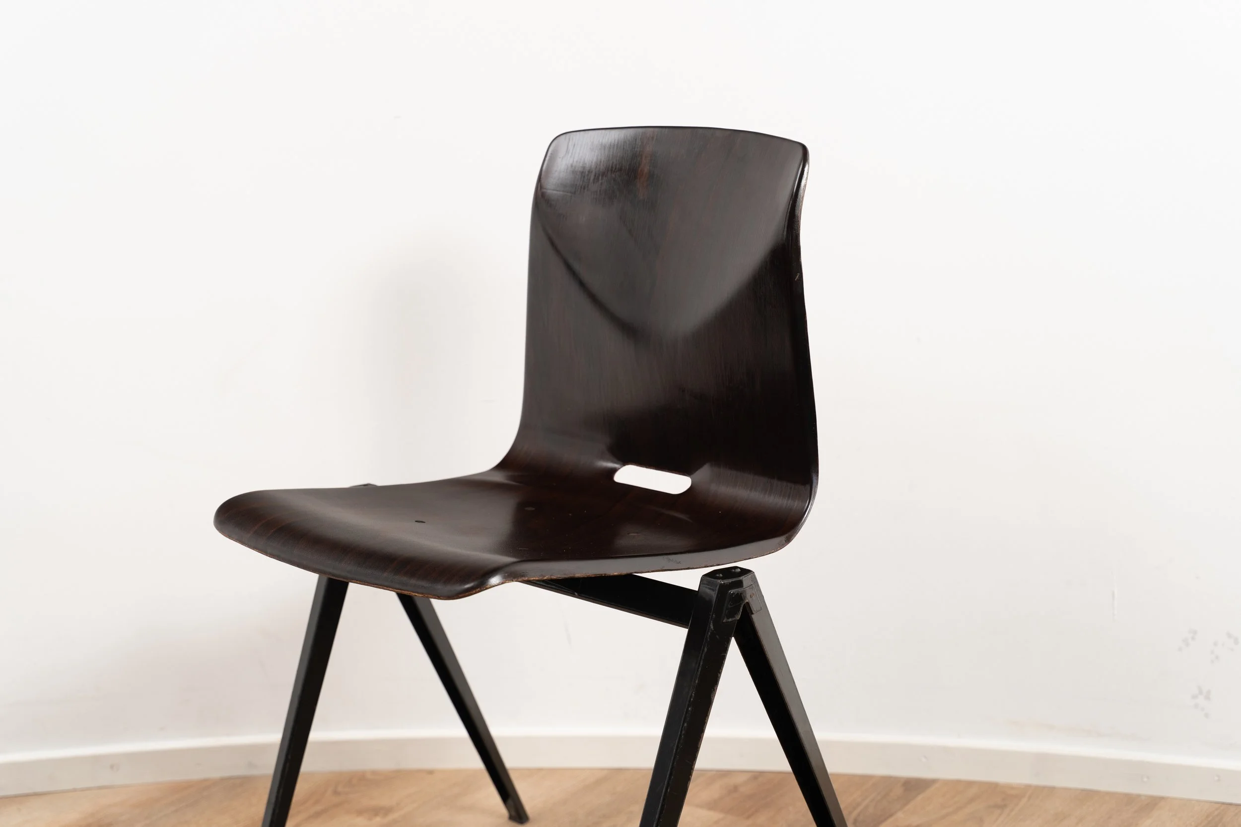 Galvanitas S22 - Black (3 of 5).JPG