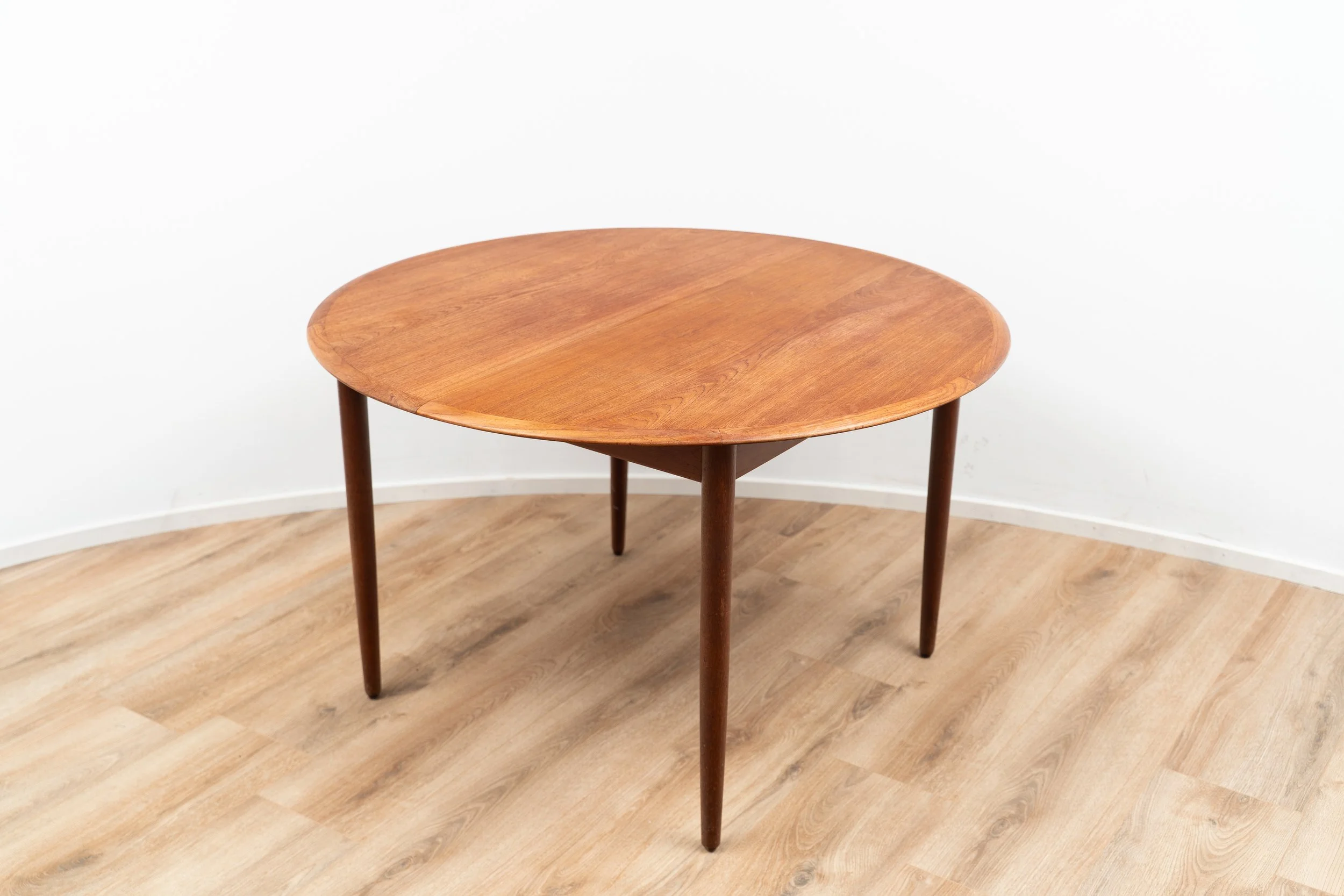 Dining Table & Chairs by Hans Wegner (8 of 15).JPG