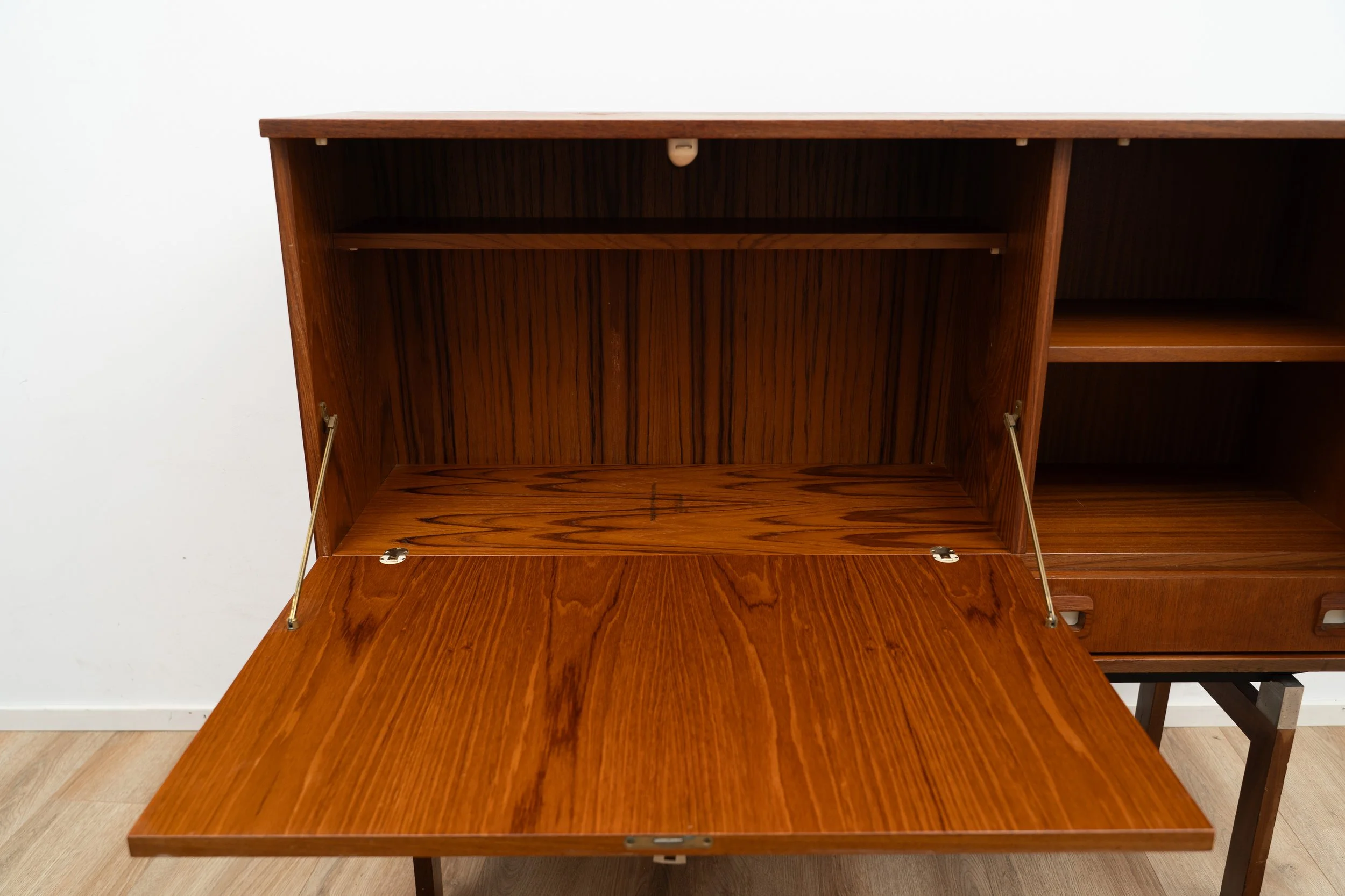 Highboard by Fristho (5 of 17).JPG