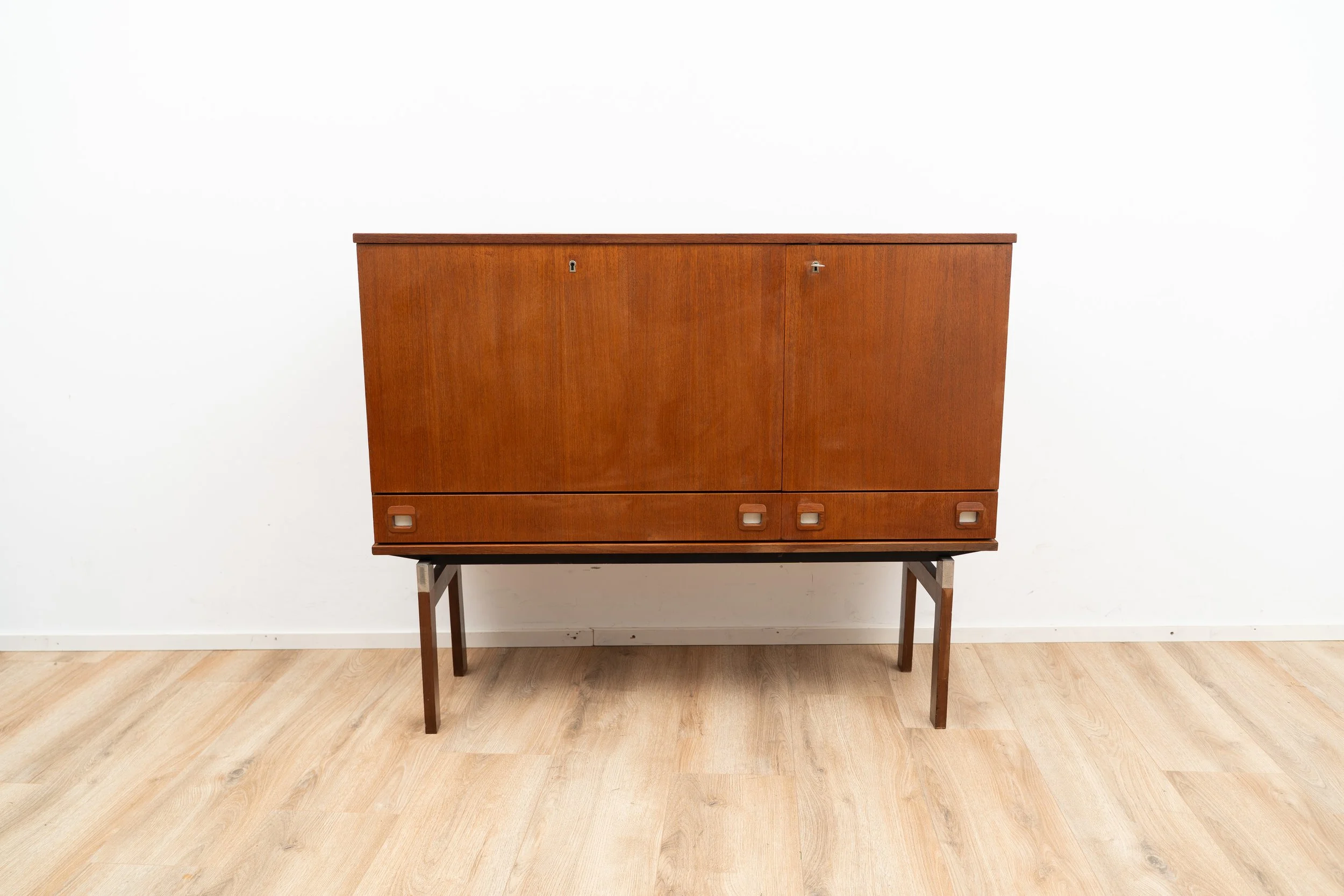 Highboard by Fristho (2 of 17).JPG