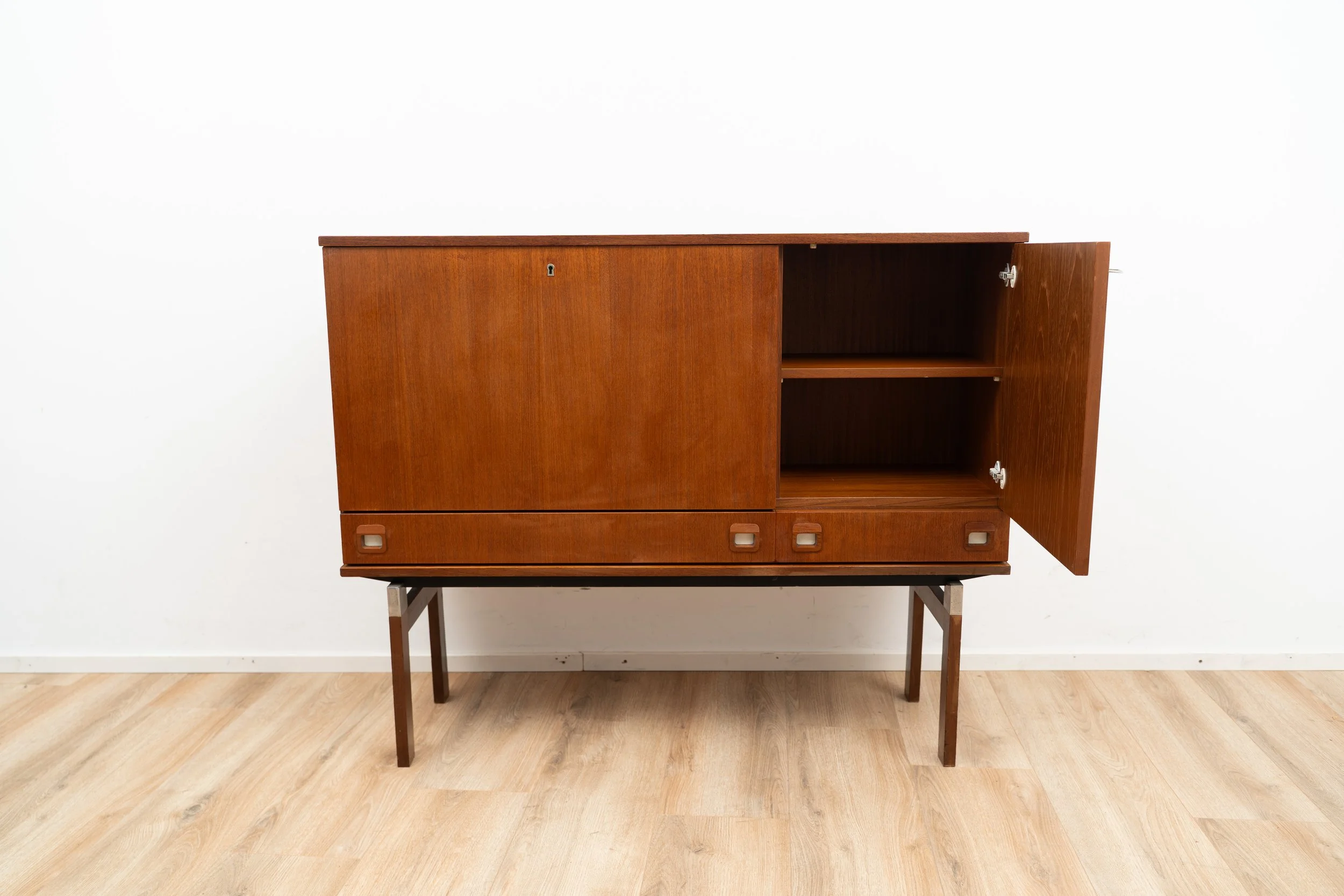 Highboard by Fristho (3 of 17).JPG