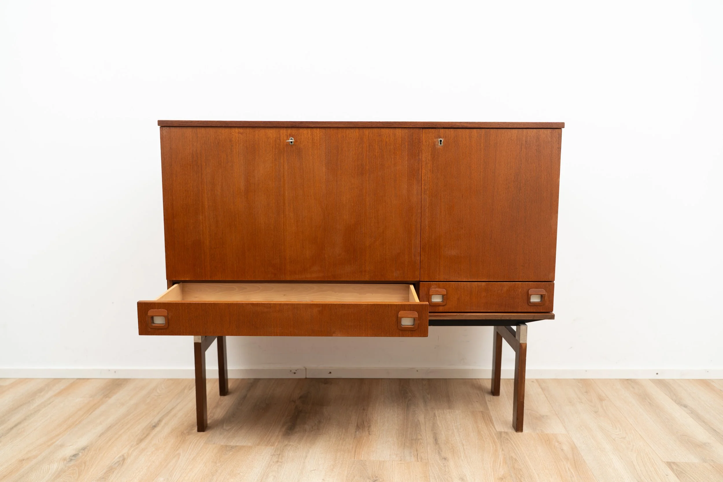 Highboard by Fristho (9 of 17).JPG