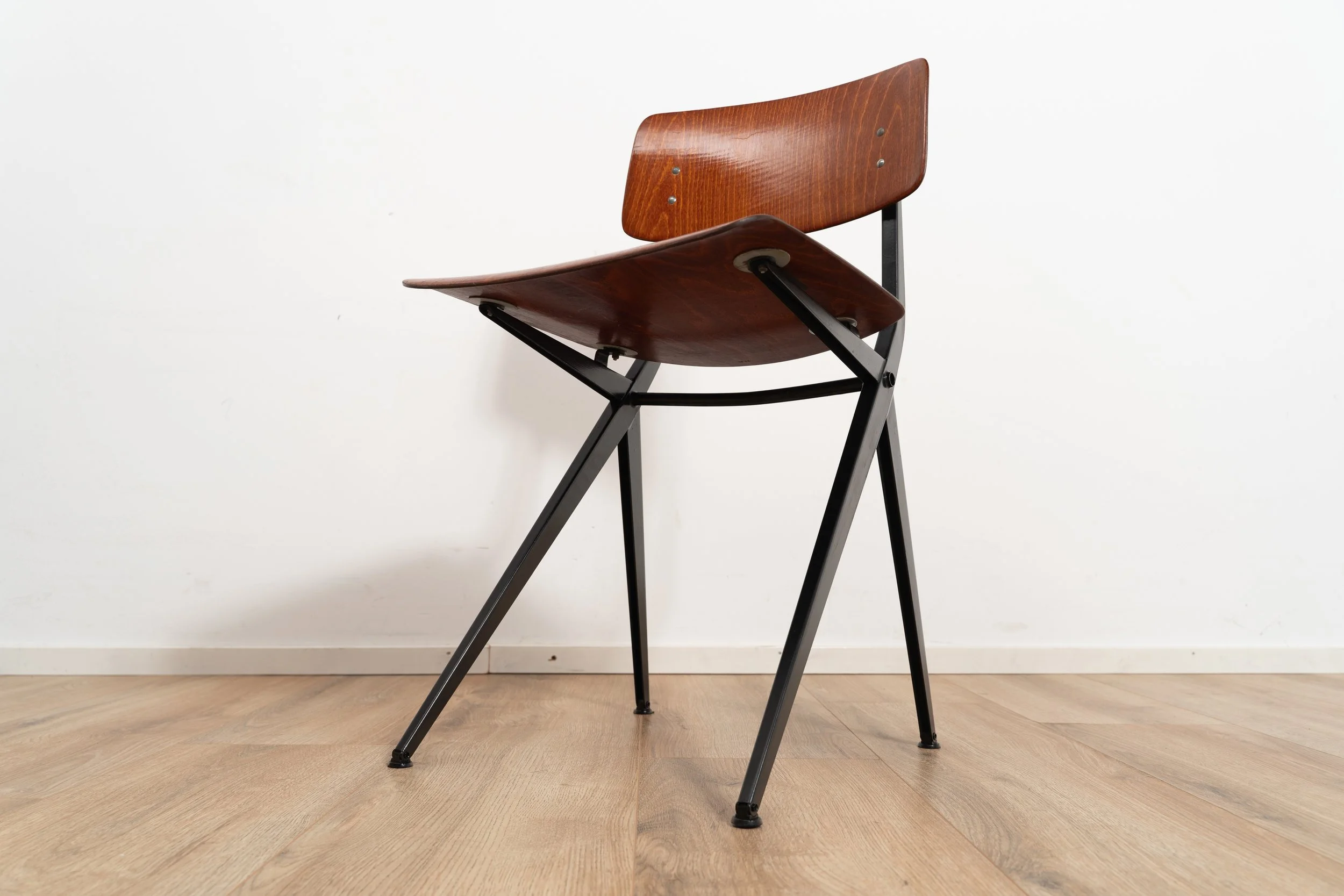 Sleek and Sturdy: Discover the Marko Model S201 — Howaboutout