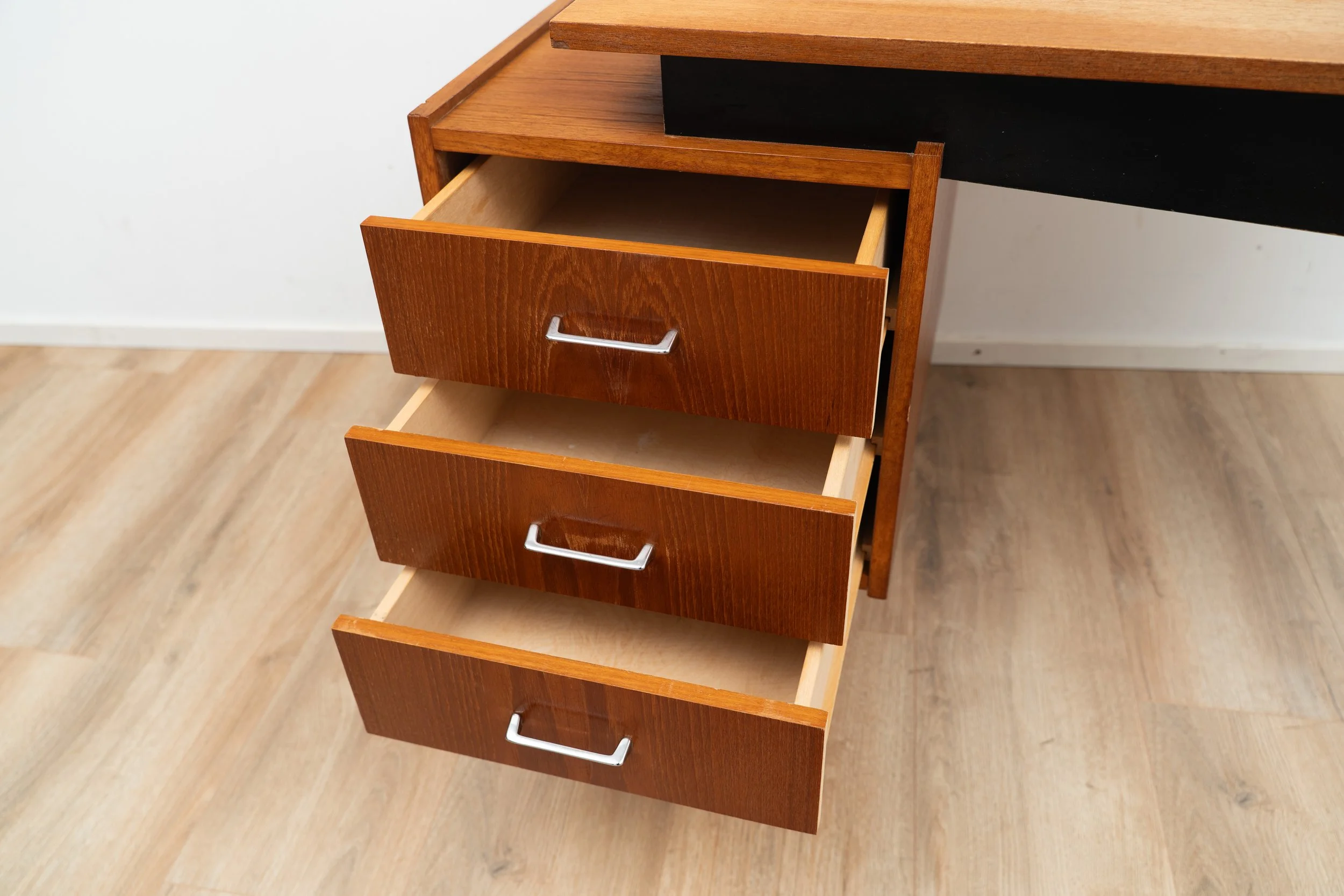 Hairpin Writing Desk by Tijsseling Nijkerk (7 of 12).JPG