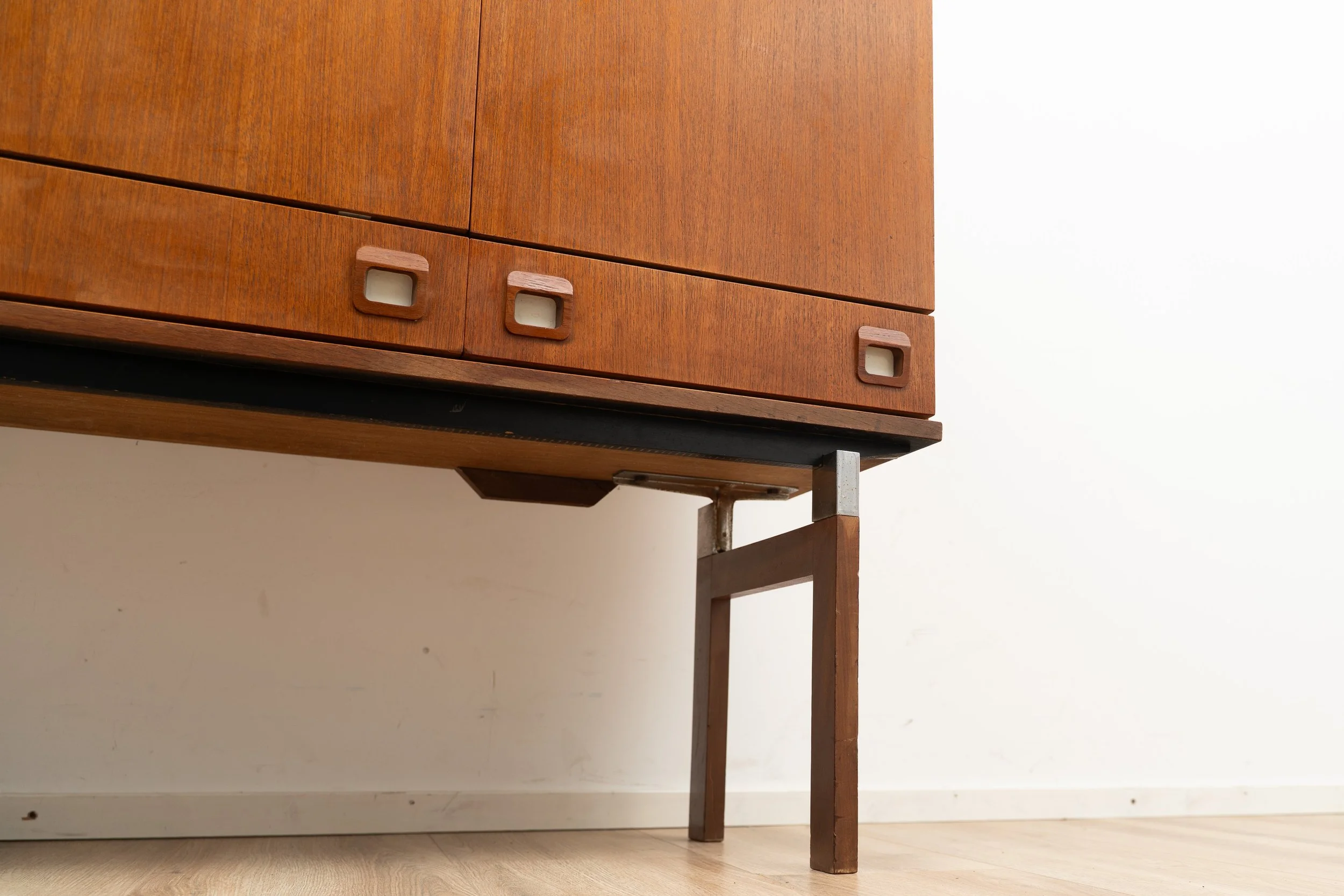 Highboard by Fristho (12 of 17).JPG