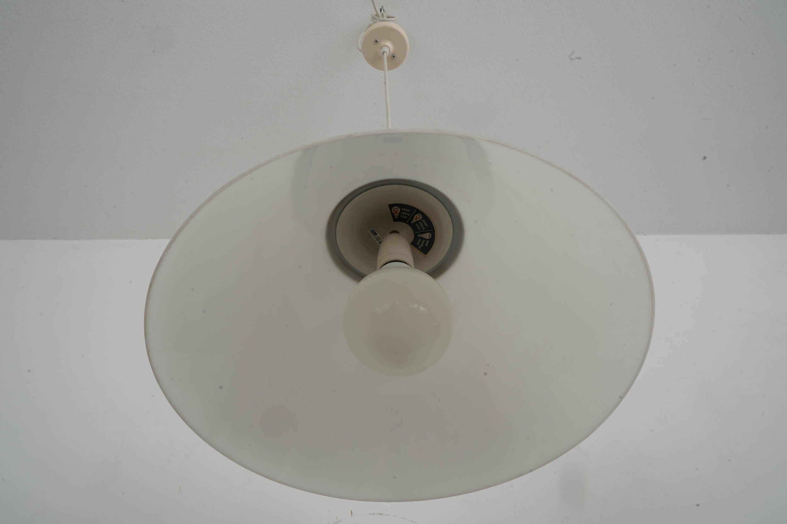 Opala_pendant_light_by_Hans_Wegner4.jpg