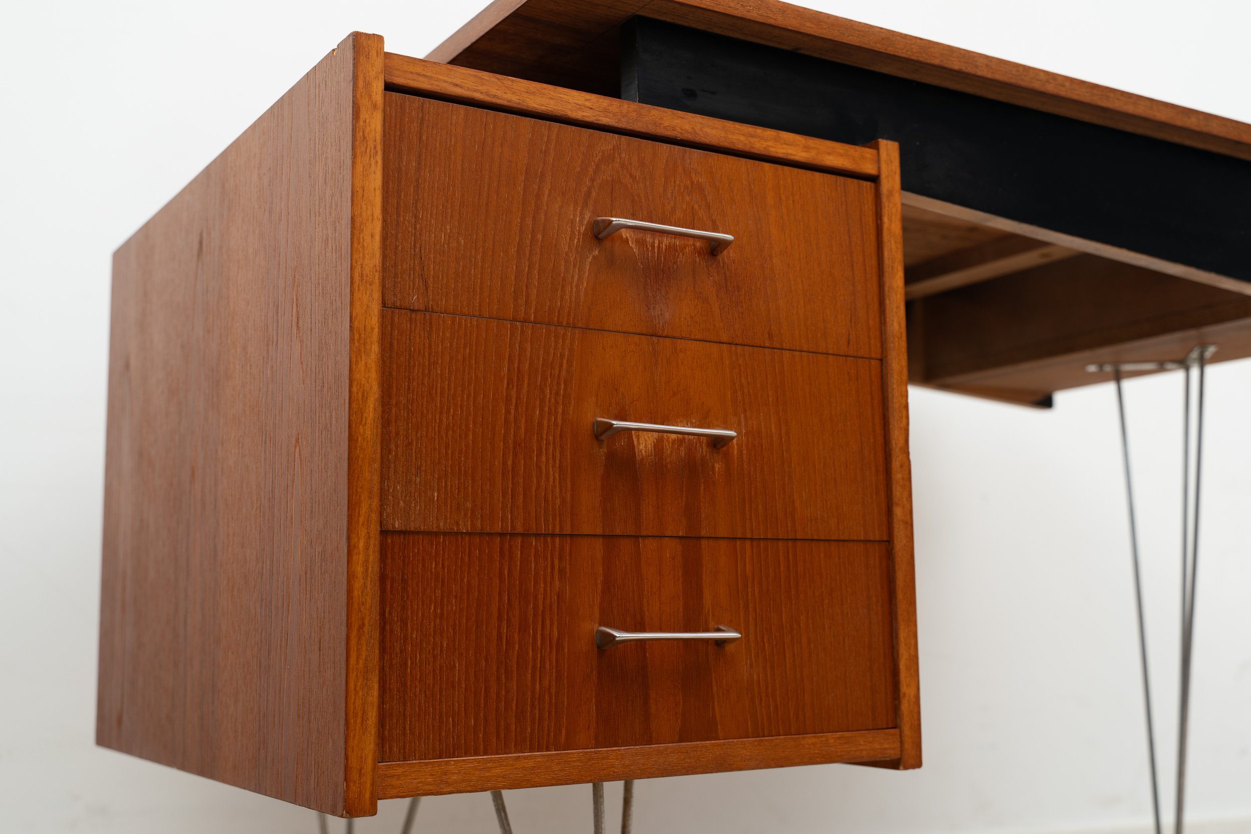 Hairpin Writing Desk by Tijsseling Nijkerk (10 of 12).JPG