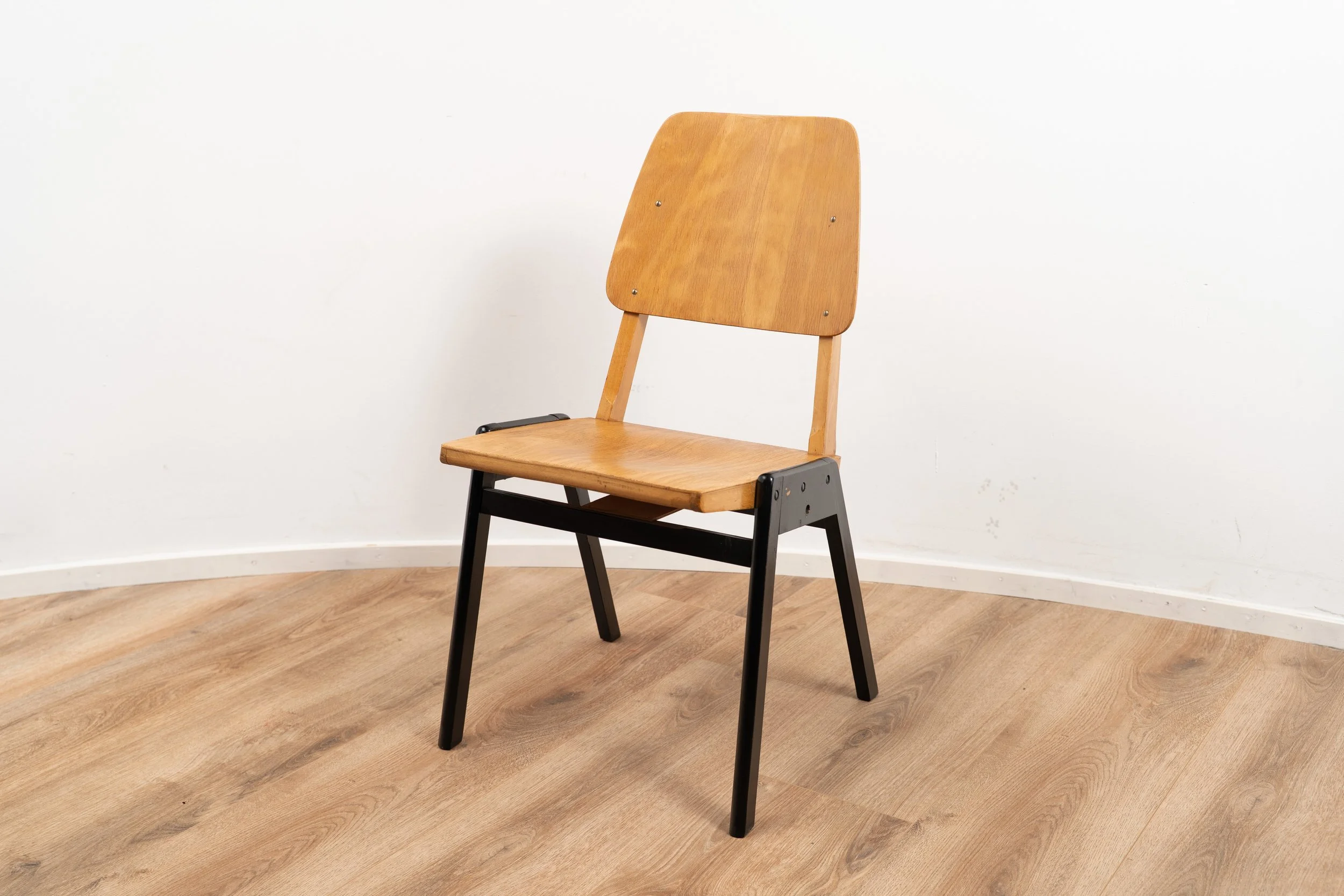 Dining chair by Ronald Rainer (2 of 5).JPG