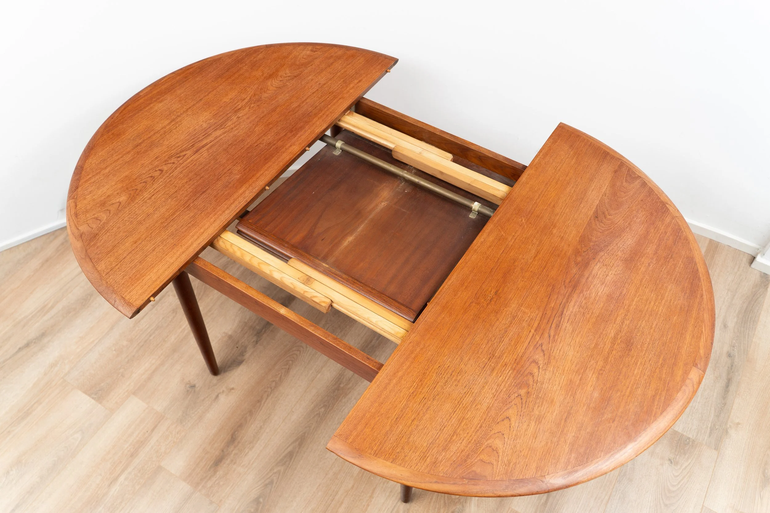 Dining Table & Chairs by Hans Wegner (11 of 15).JPG