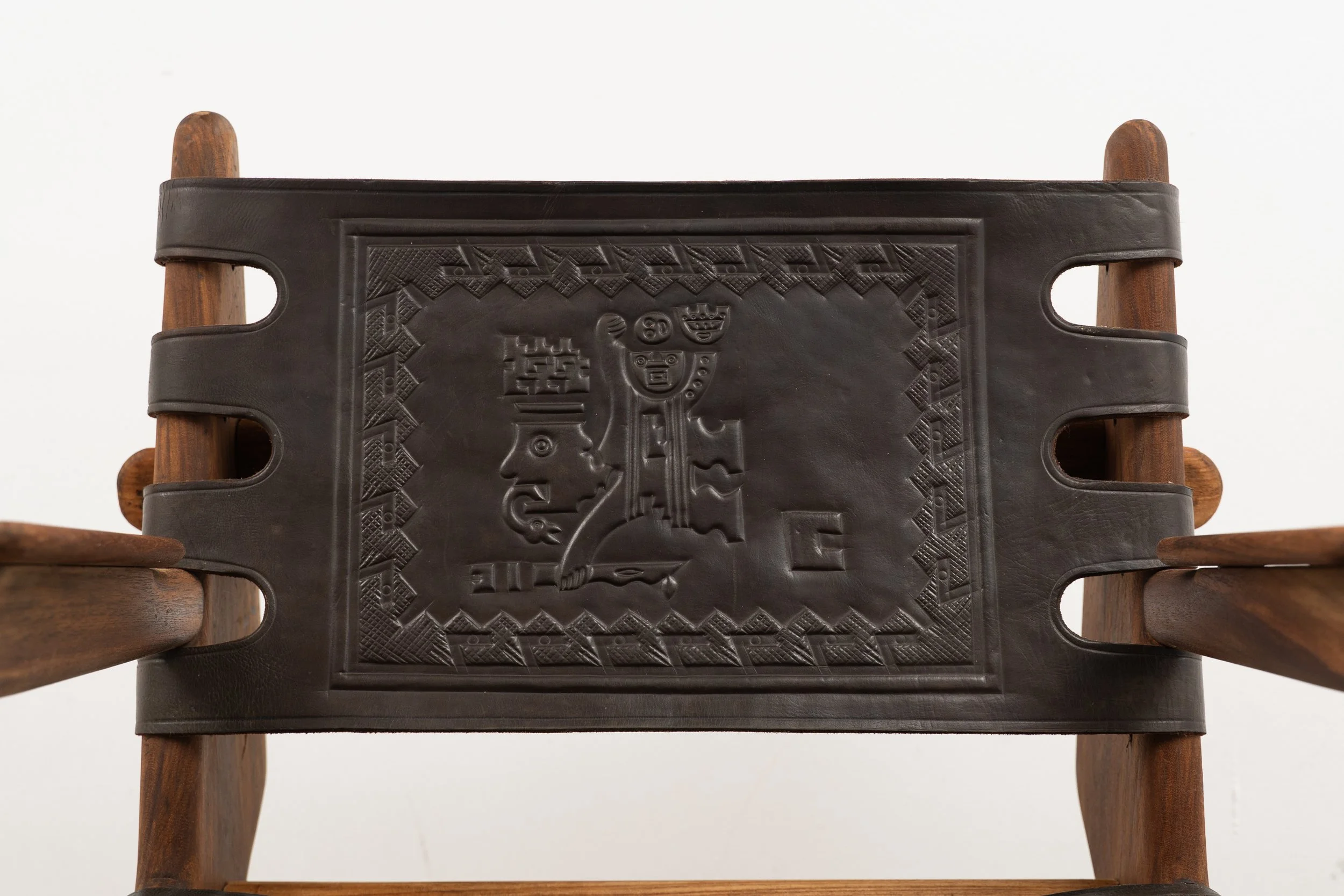 Lounge chair by Angel Pazmino - Dark (5 of 7).JPG