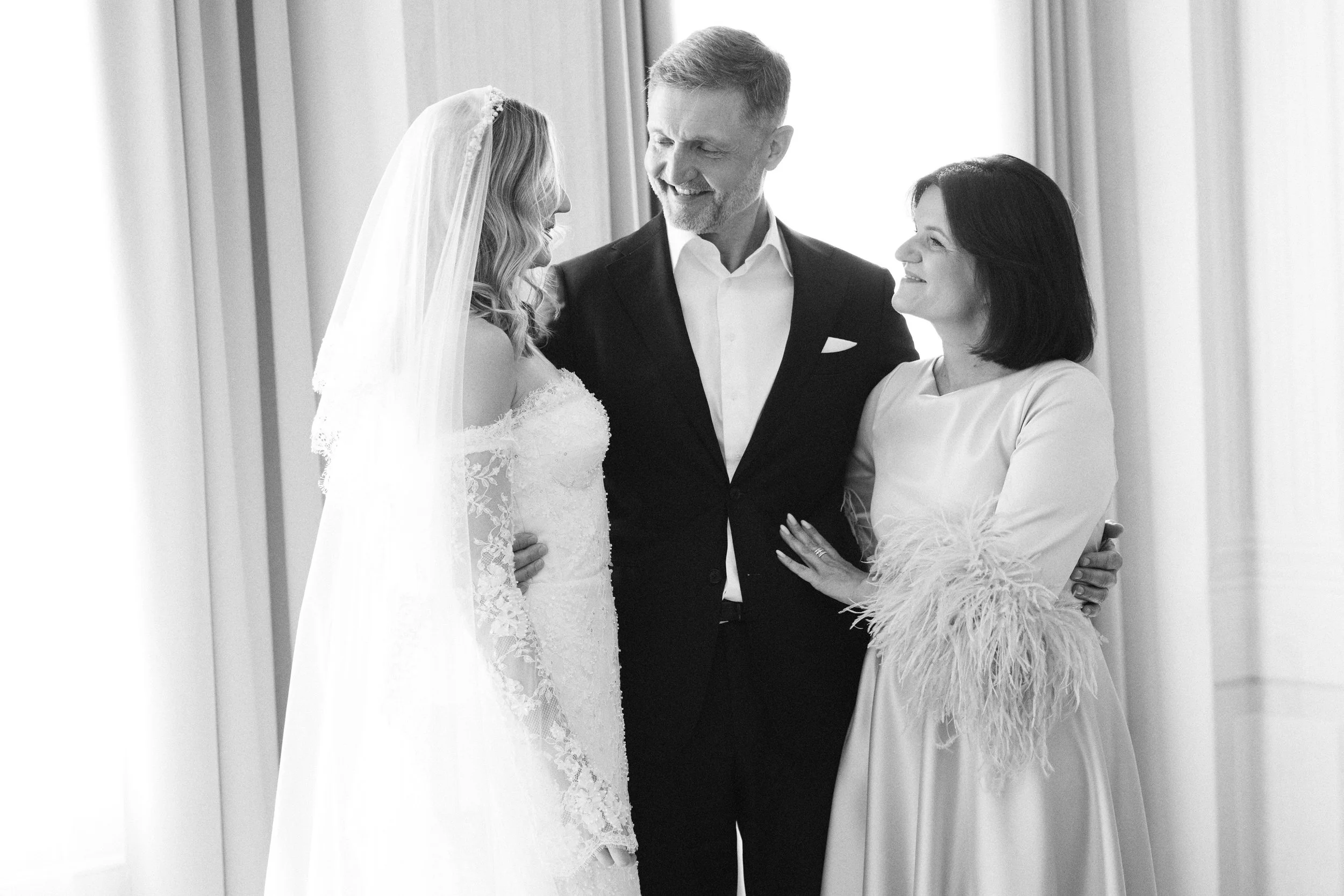 Laura&Dominykas wedding sneakpeek 13 small.jpg