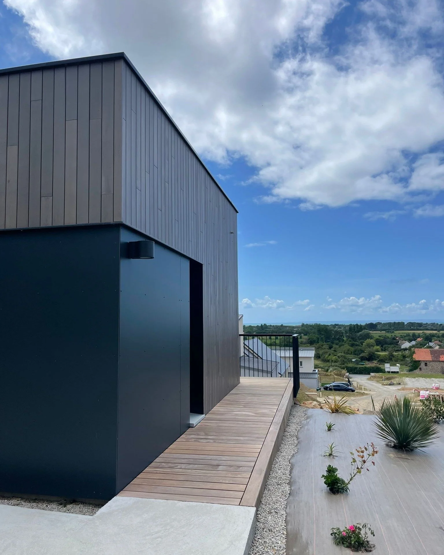 Projet 154 - &agrave; Saint-Georges-De-La-Rivi&egrave;re
Nous sommes ravis d'avoir collabor&eacute; avec Lionel SALLEY Architecte sur ce projet o&ugrave; tous les d&eacute;tails ont &eacute;t&eacute; soign&eacute;s !
Merci &agrave; nos Clients pour l