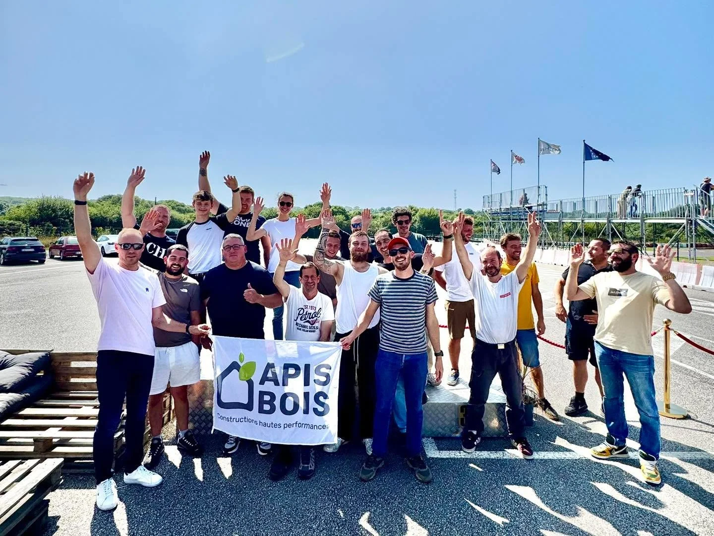 Comme chaque ann&eacute;e avant la pause estivale 🏖️, toute l&rsquo;&eacute;quipe s&rsquo;accorde un moment pour se retrouver. Un peu de sport 🏃, un beau challenge 🏁, des moments conviviaux 🥳. Une ambiance de feu 🔥 Quelle &eacute;nergie ! Une co