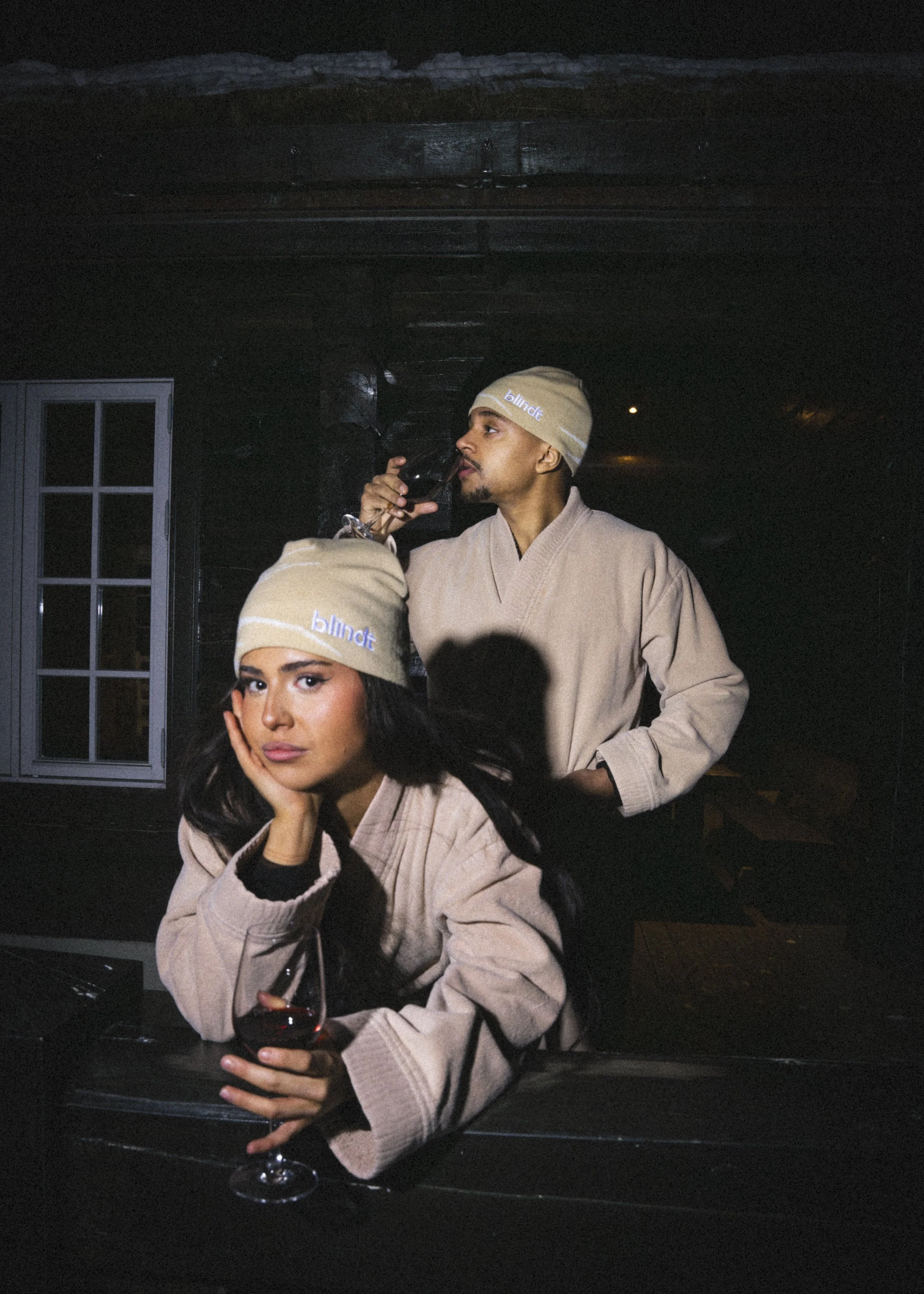 09_Beige lue_Late night.jpg