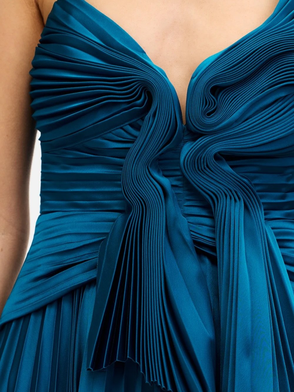 Sculptural elegance &mdash; New arrival Resort 2026 🦋

#occasionwear #eveningwear #formaloccasions #weddingguest #multibrandboutique #grecie