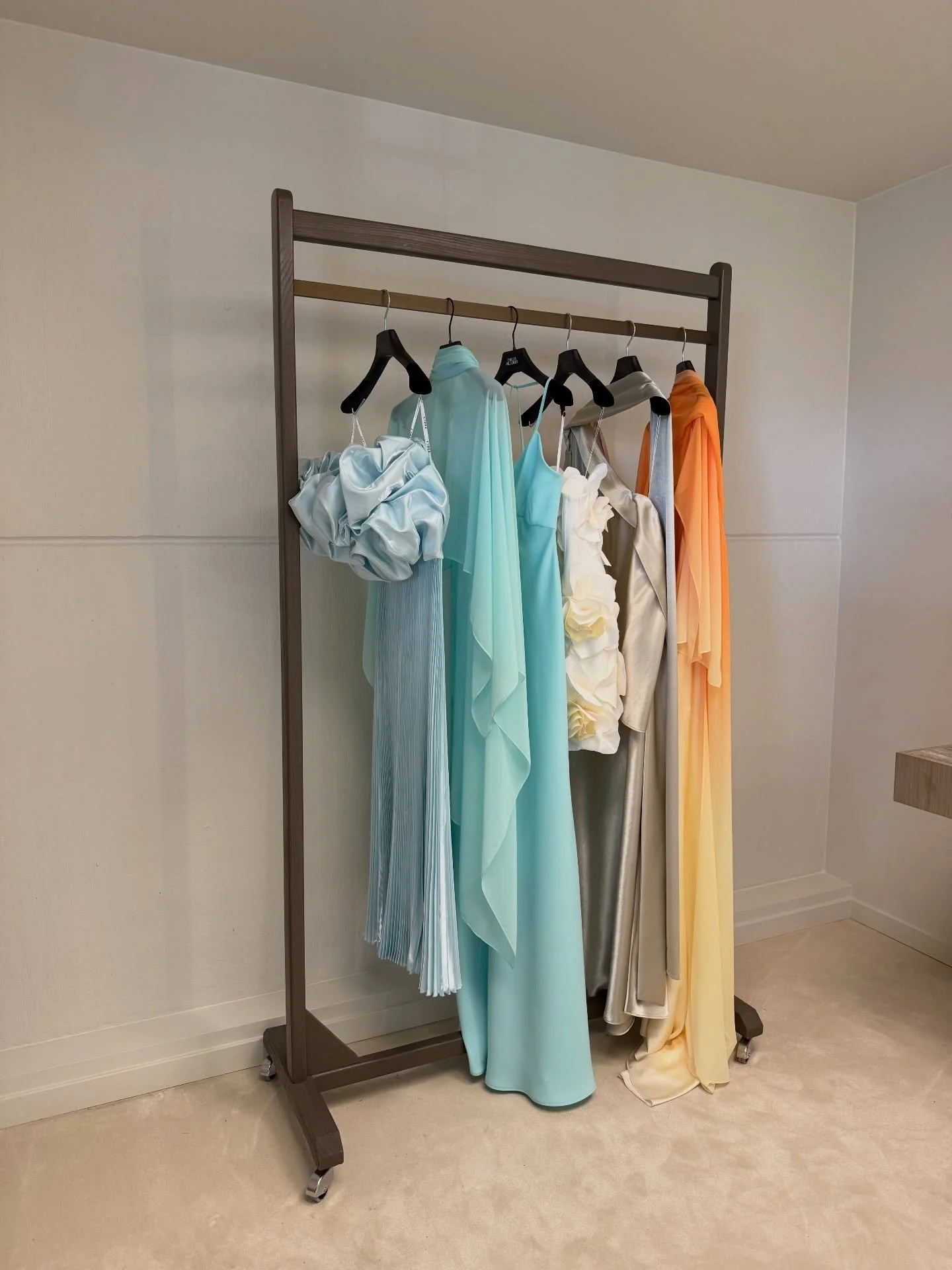 pick your fitting room 👀