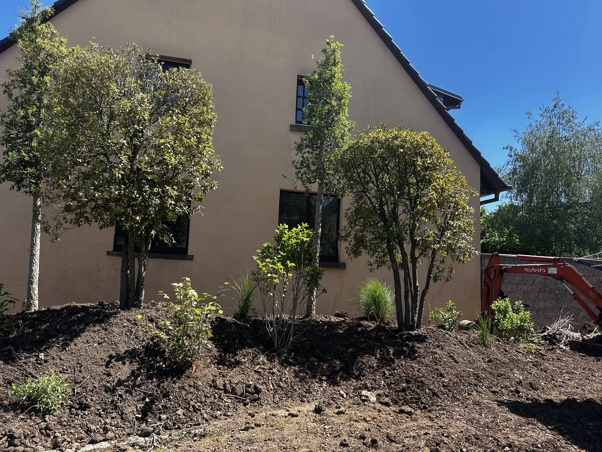 Plongez dans nos différents projets et laissez-vous inspirer par nos aménagements, nos plantations et nos jardins transformés au fil de notre savoir-faire.