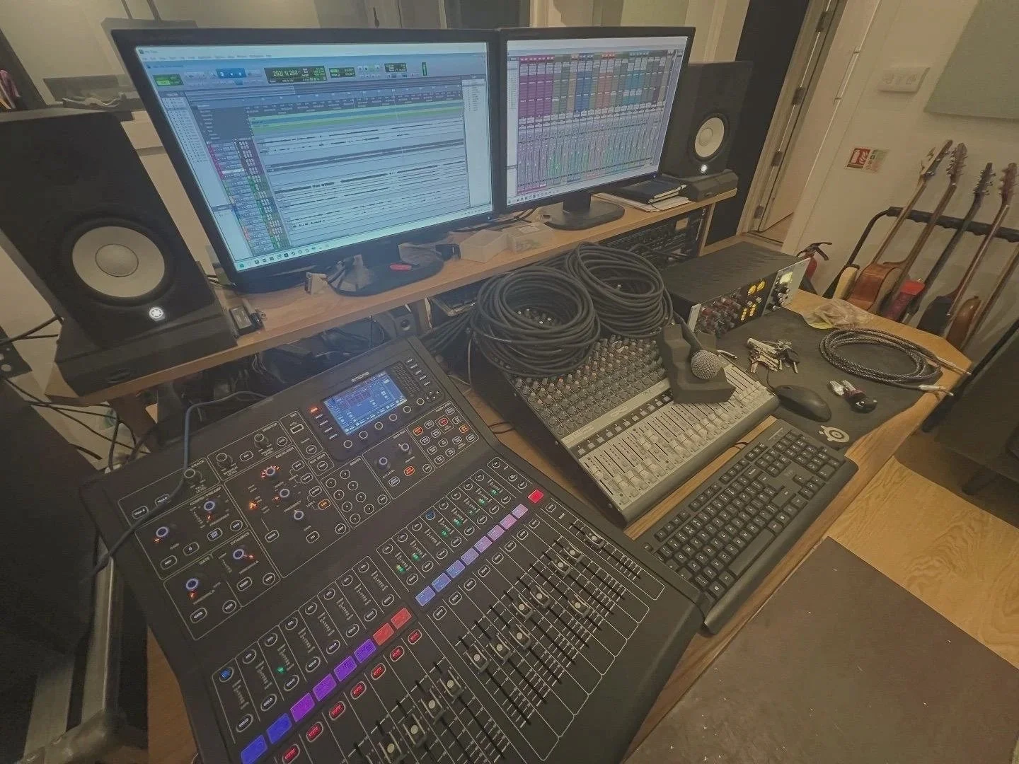 WhatsApp Image 2025-12-10 at 01.35.28.jpeg5.jpg