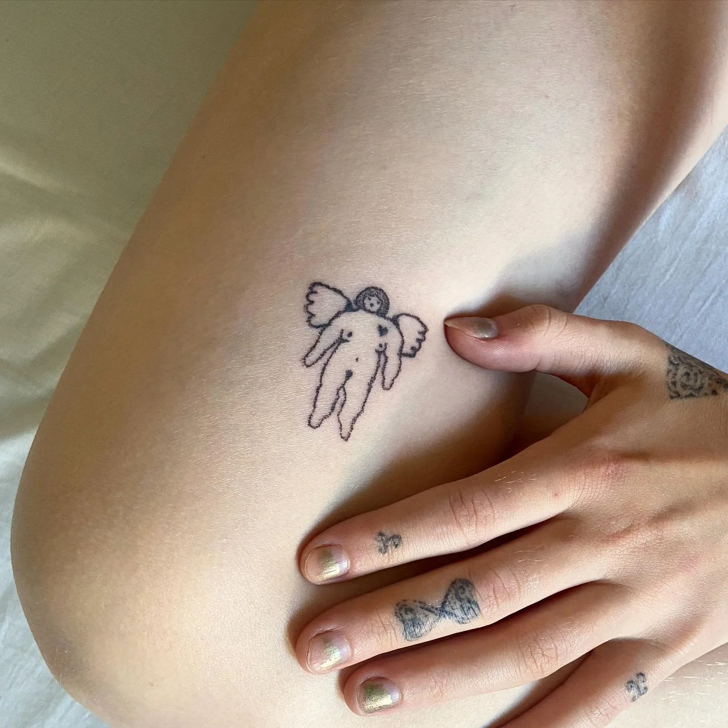 my first selfmade stick and poke tattoo!! xx 

little angel lady on myself 😌👼🏼🌬️➰🦢🍀