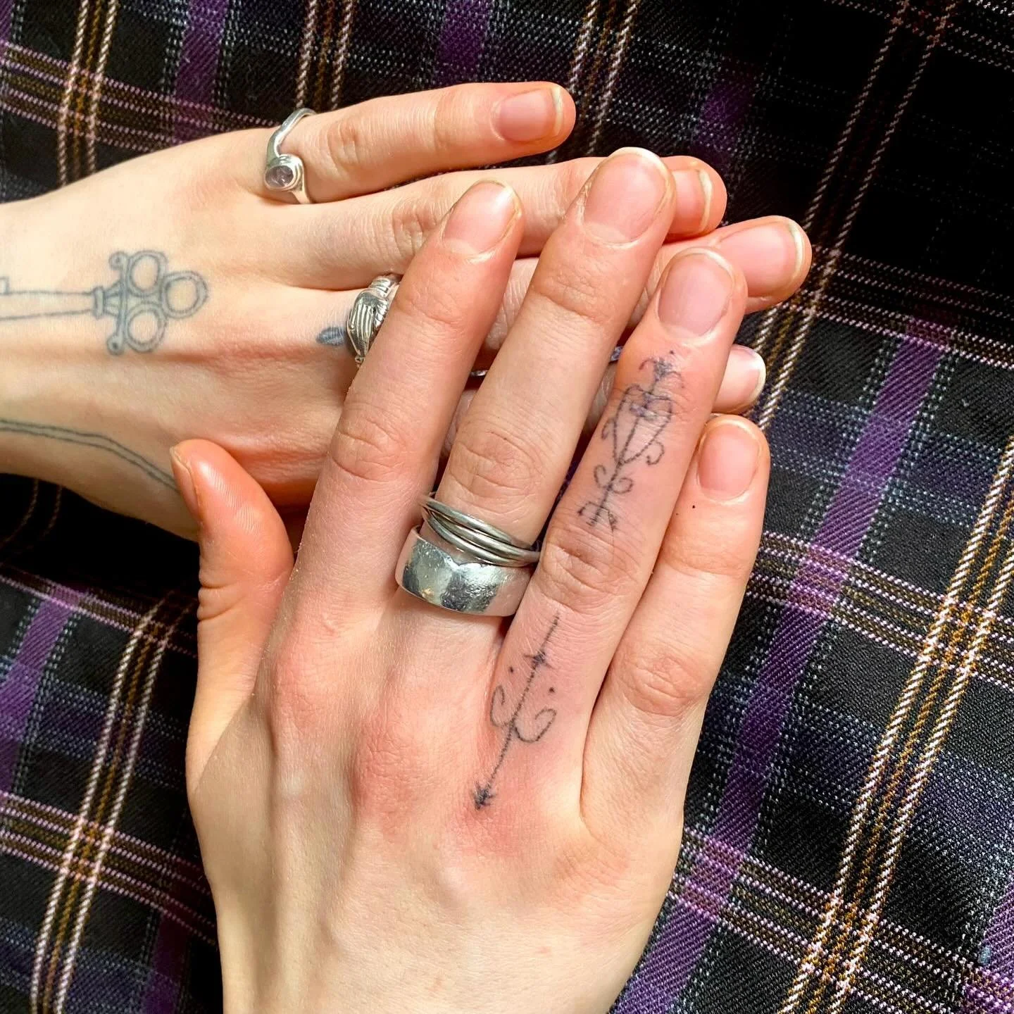 Cute ornamental finger tat for @teklataide ➰💘➰